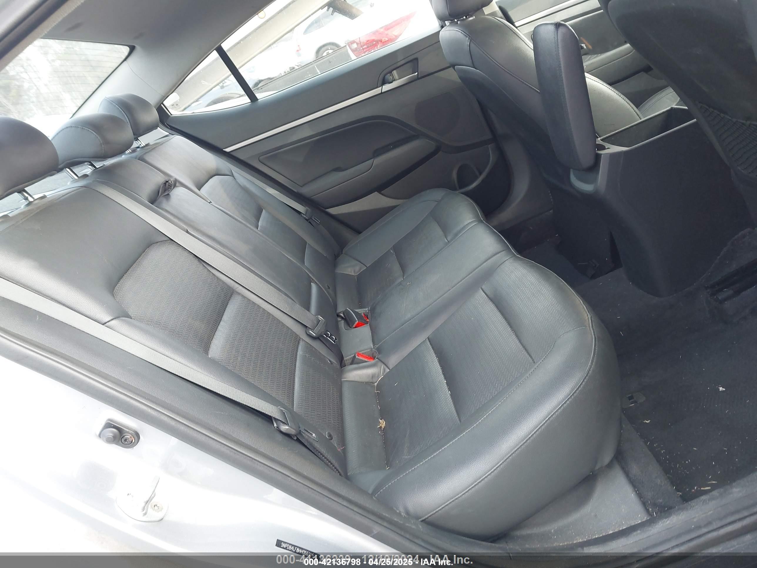 HYUNDAI ELANTRA image 8