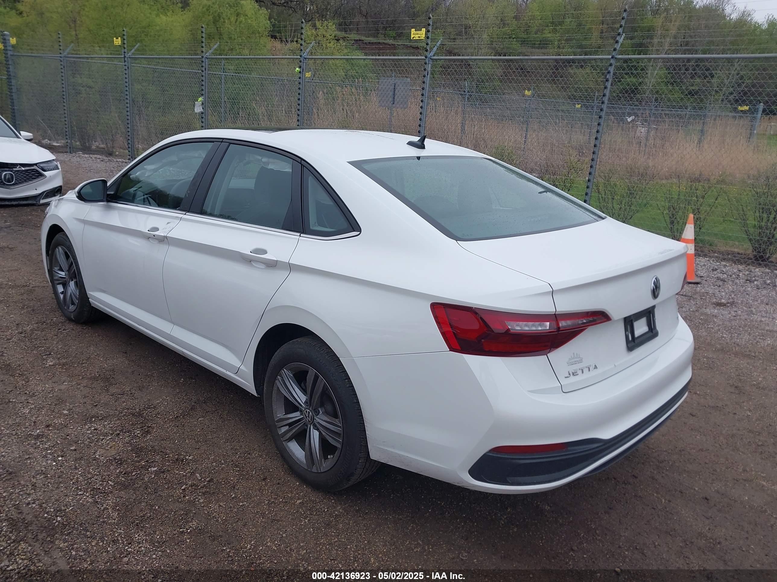 VOLKSWAGEN JETTA image 3