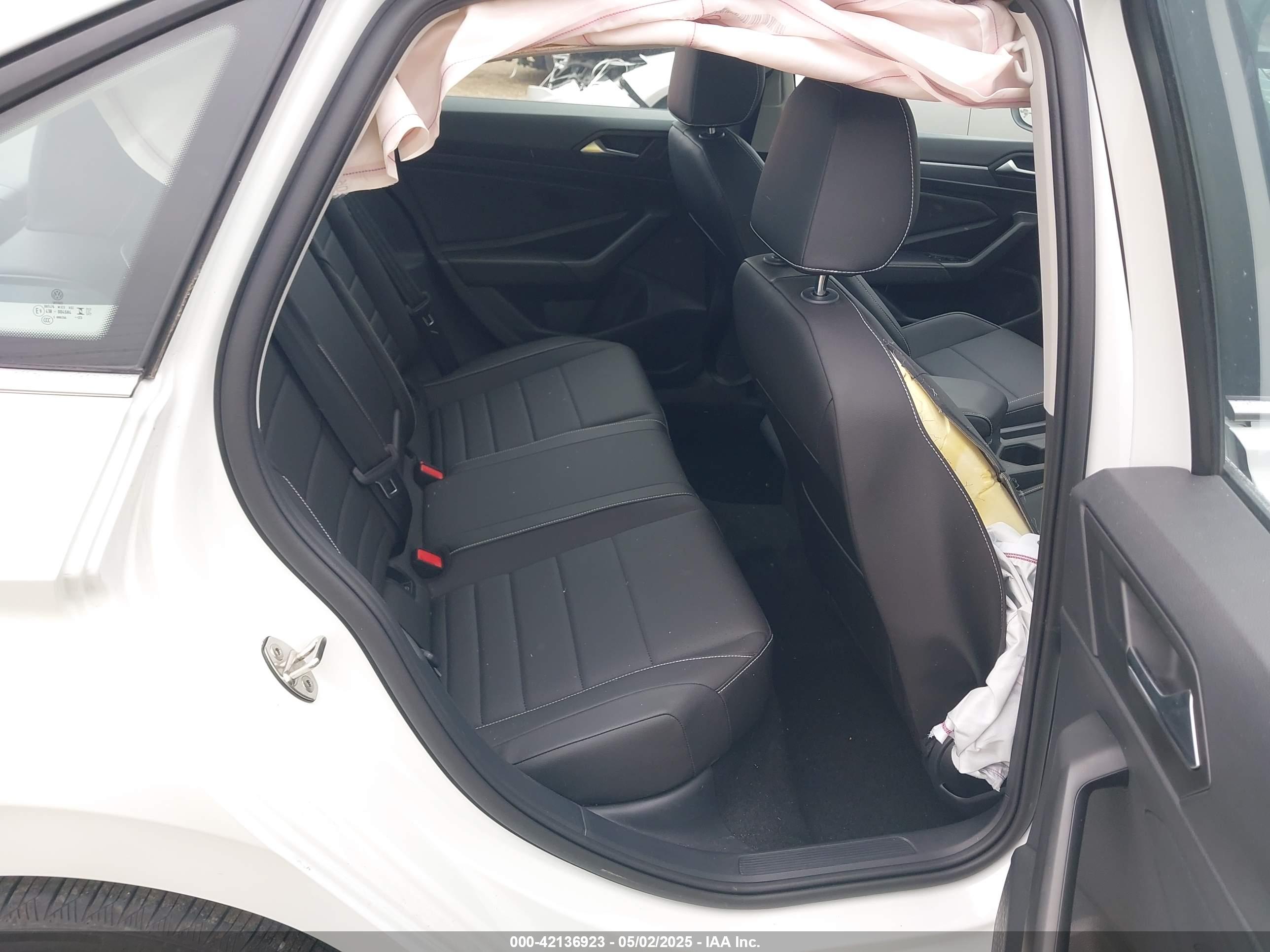 VOLKSWAGEN JETTA image 8