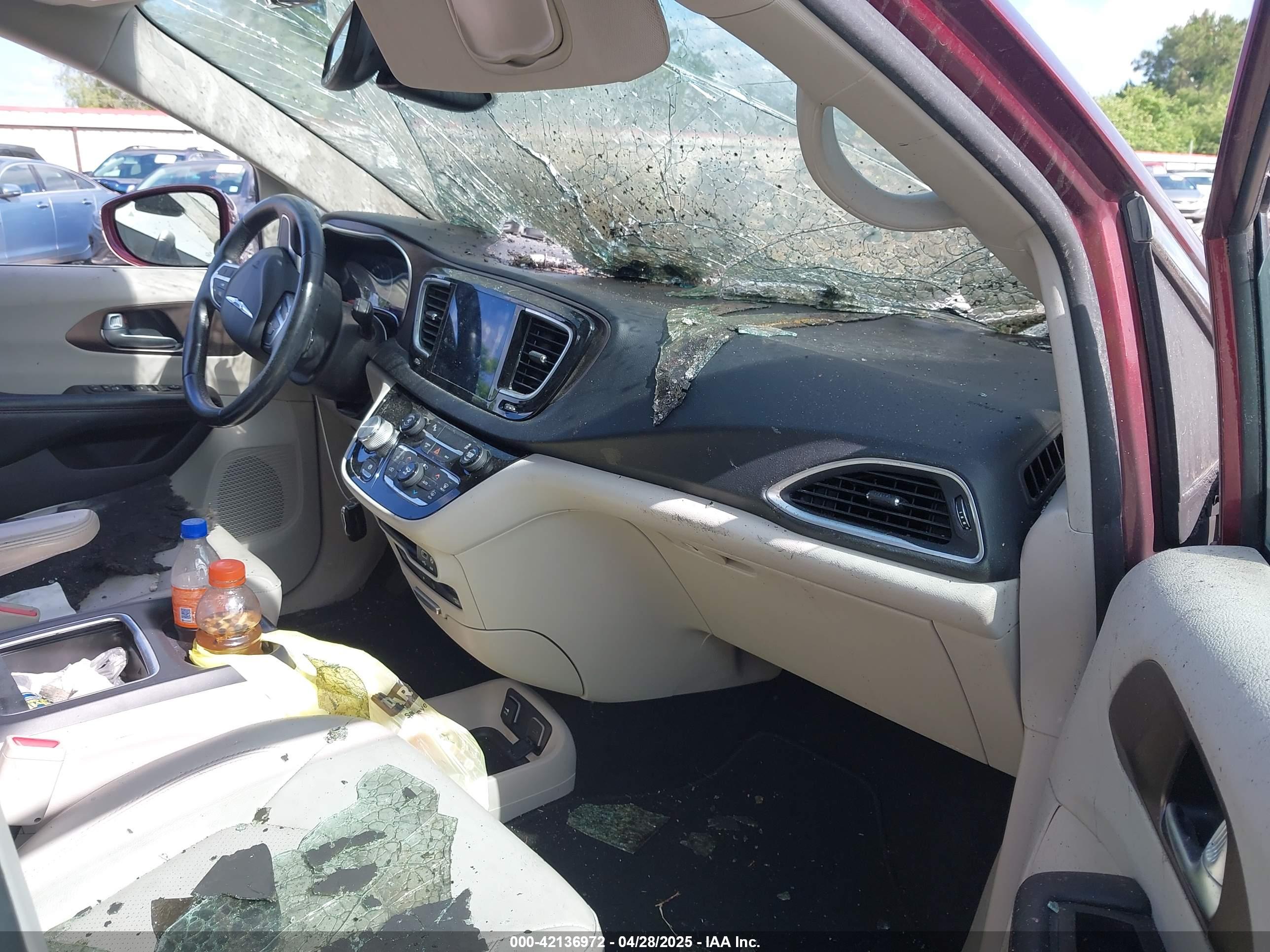 CHRYSLER PACIFICA image 5