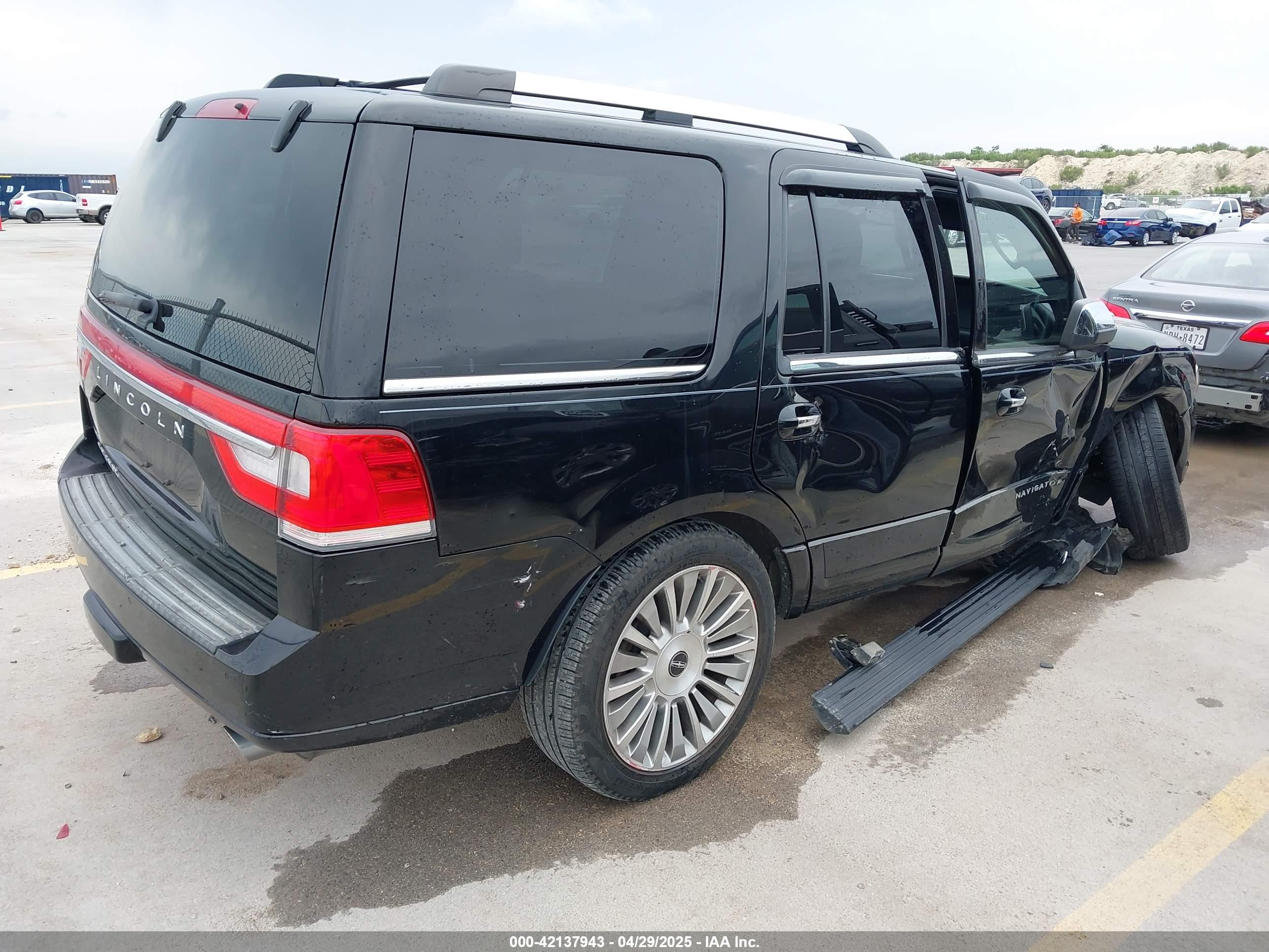 LINCOLN NAVIGATOR image 4