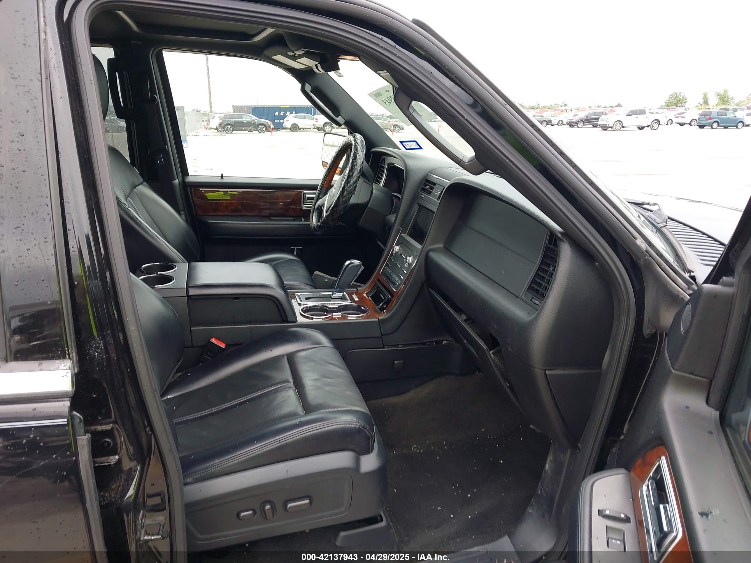 LINCOLN NAVIGATOR image 5