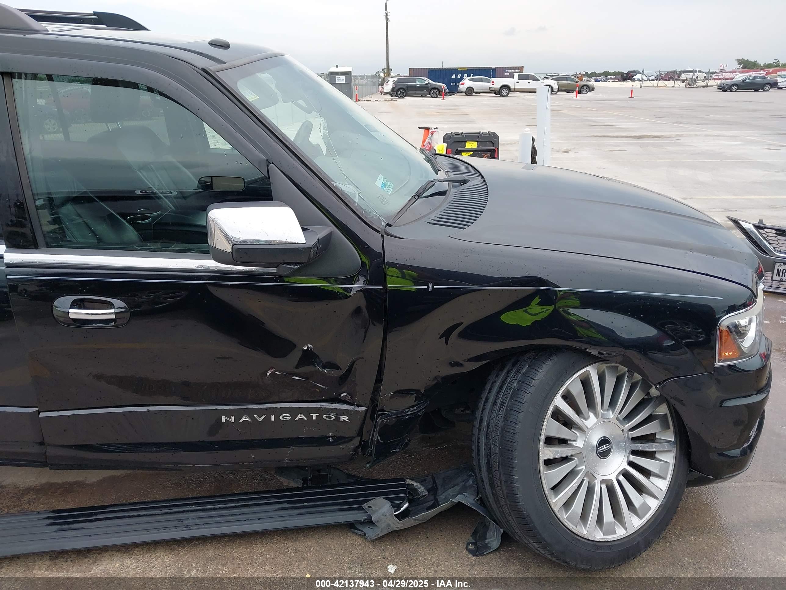 LINCOLN NAVIGATOR image 6