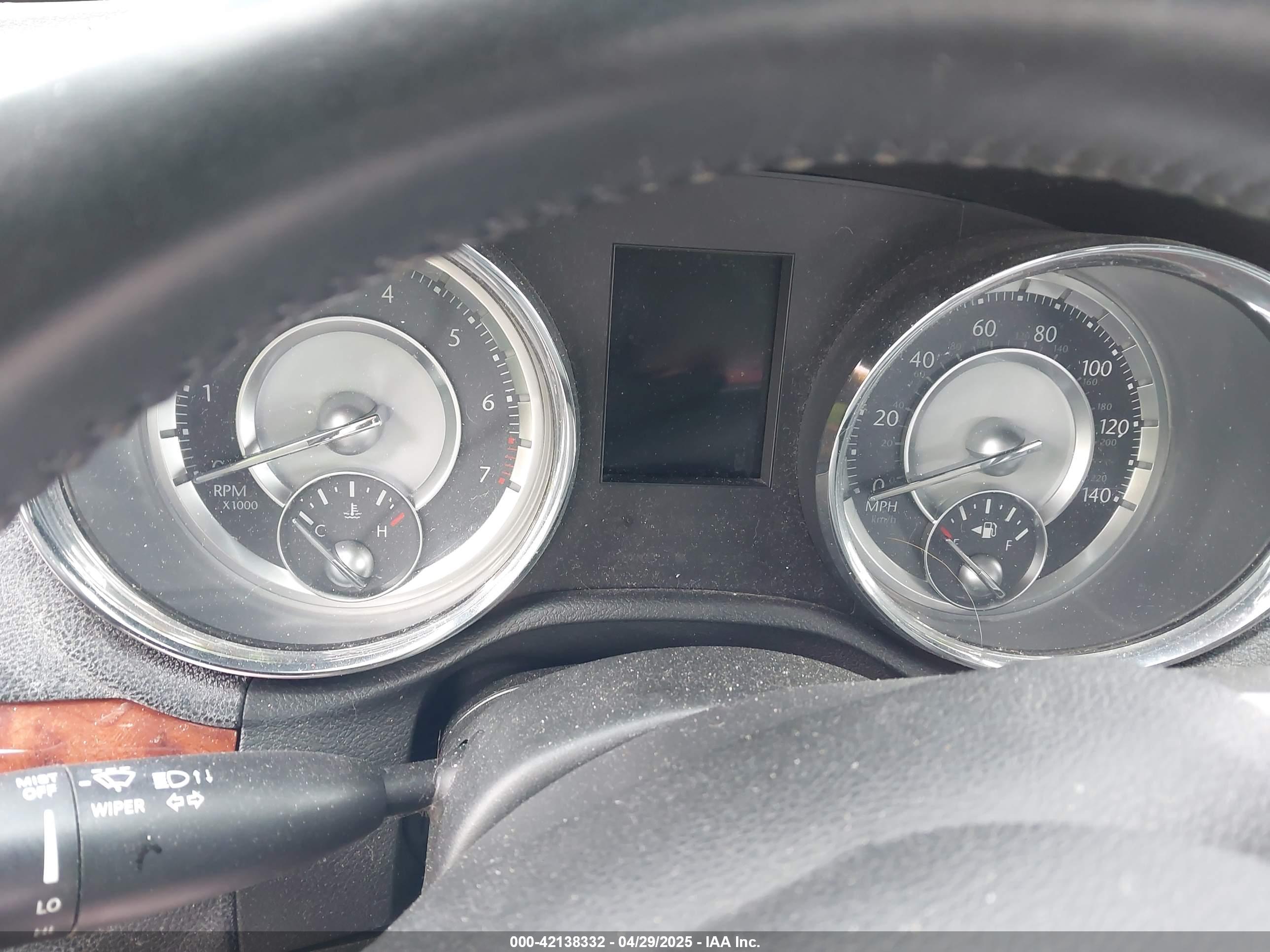 CHRYSLER 300 image 7