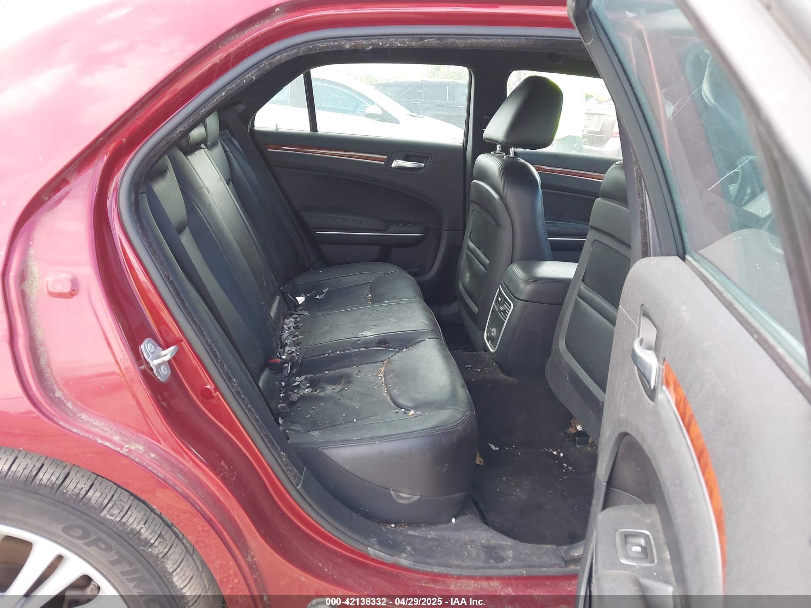 CHRYSLER 300 image 8