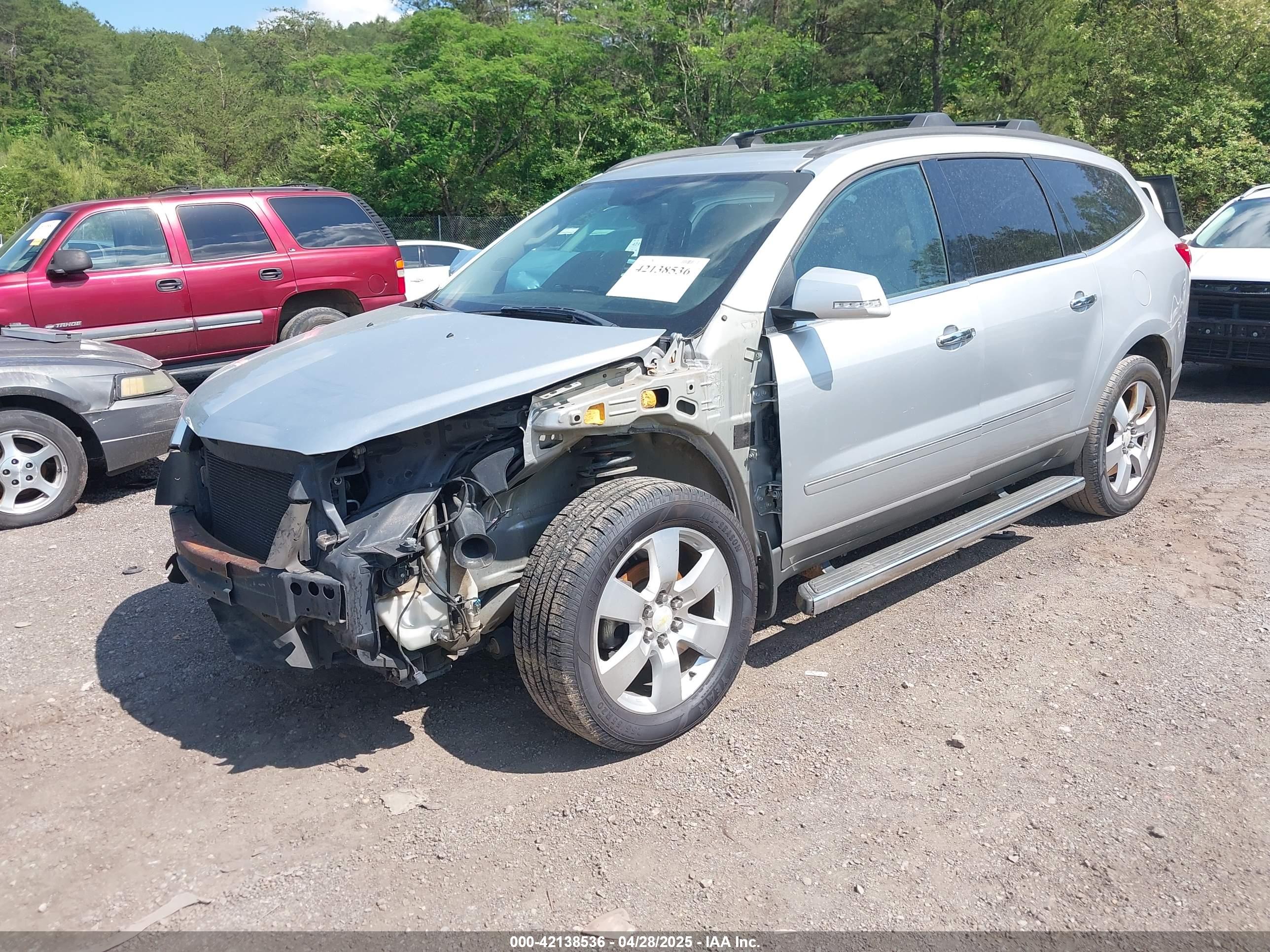 CHEVROLET TRAVERSE image 2