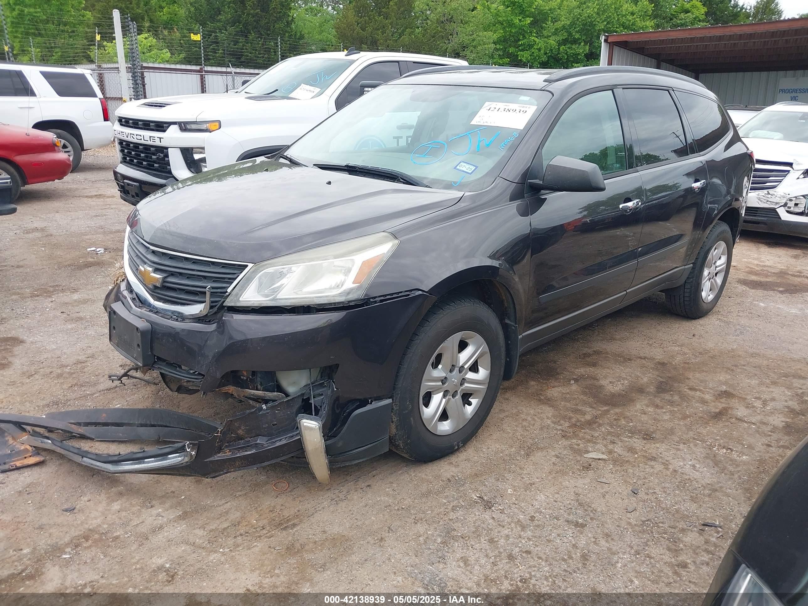 CHEVROLET TRAVERSE image 2