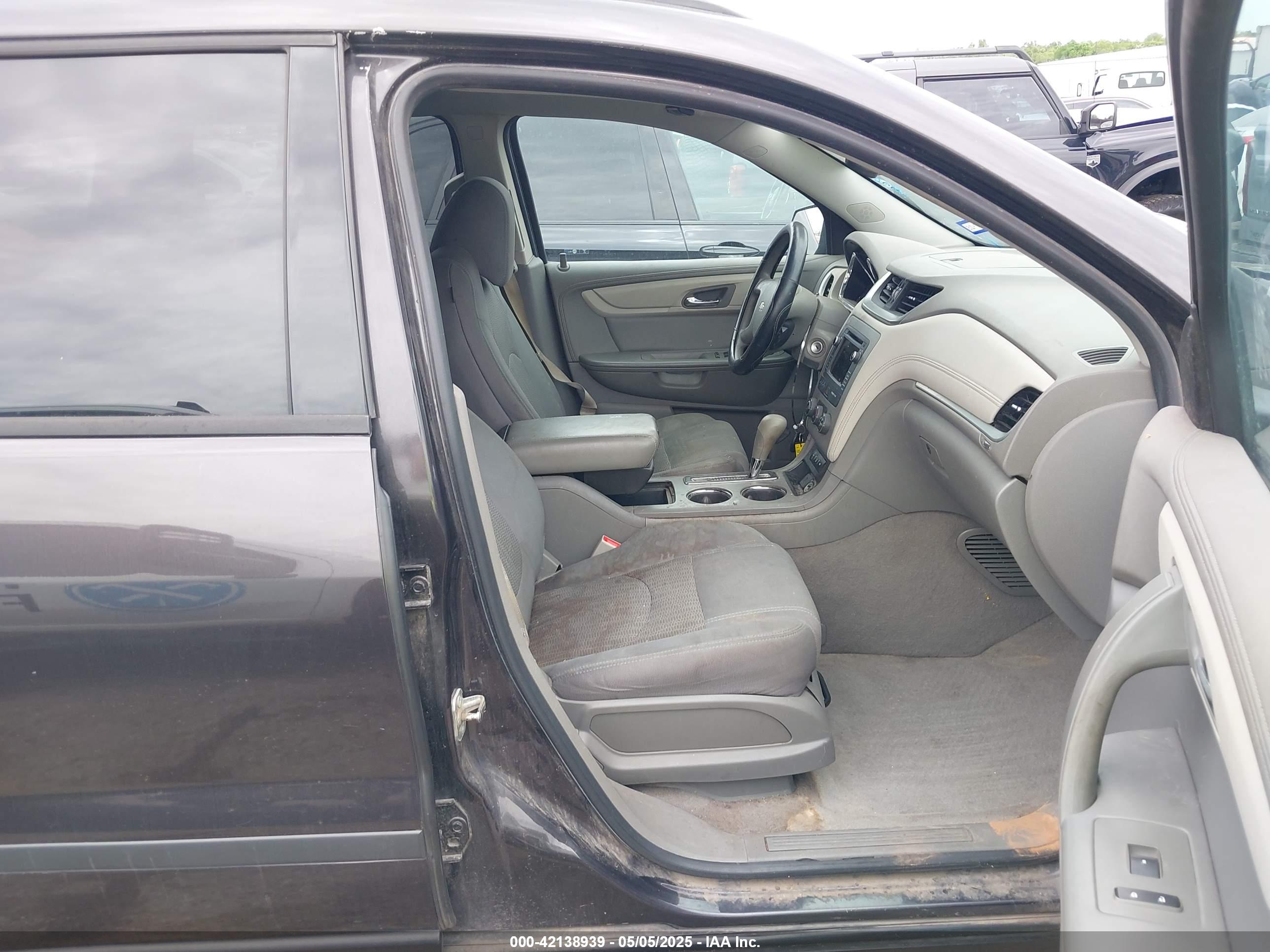 CHEVROLET TRAVERSE image 5