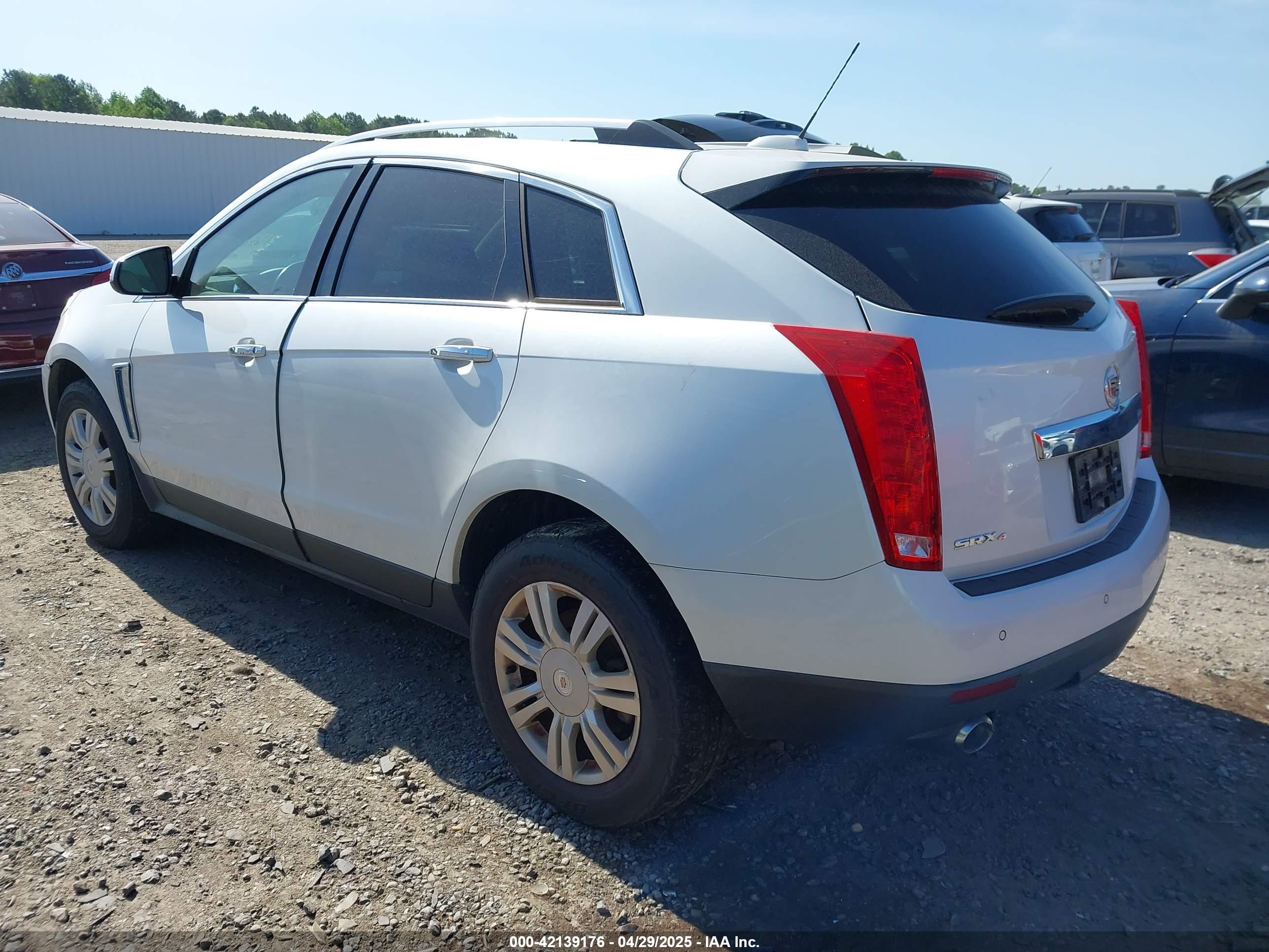 CADILLAC SRX image 3