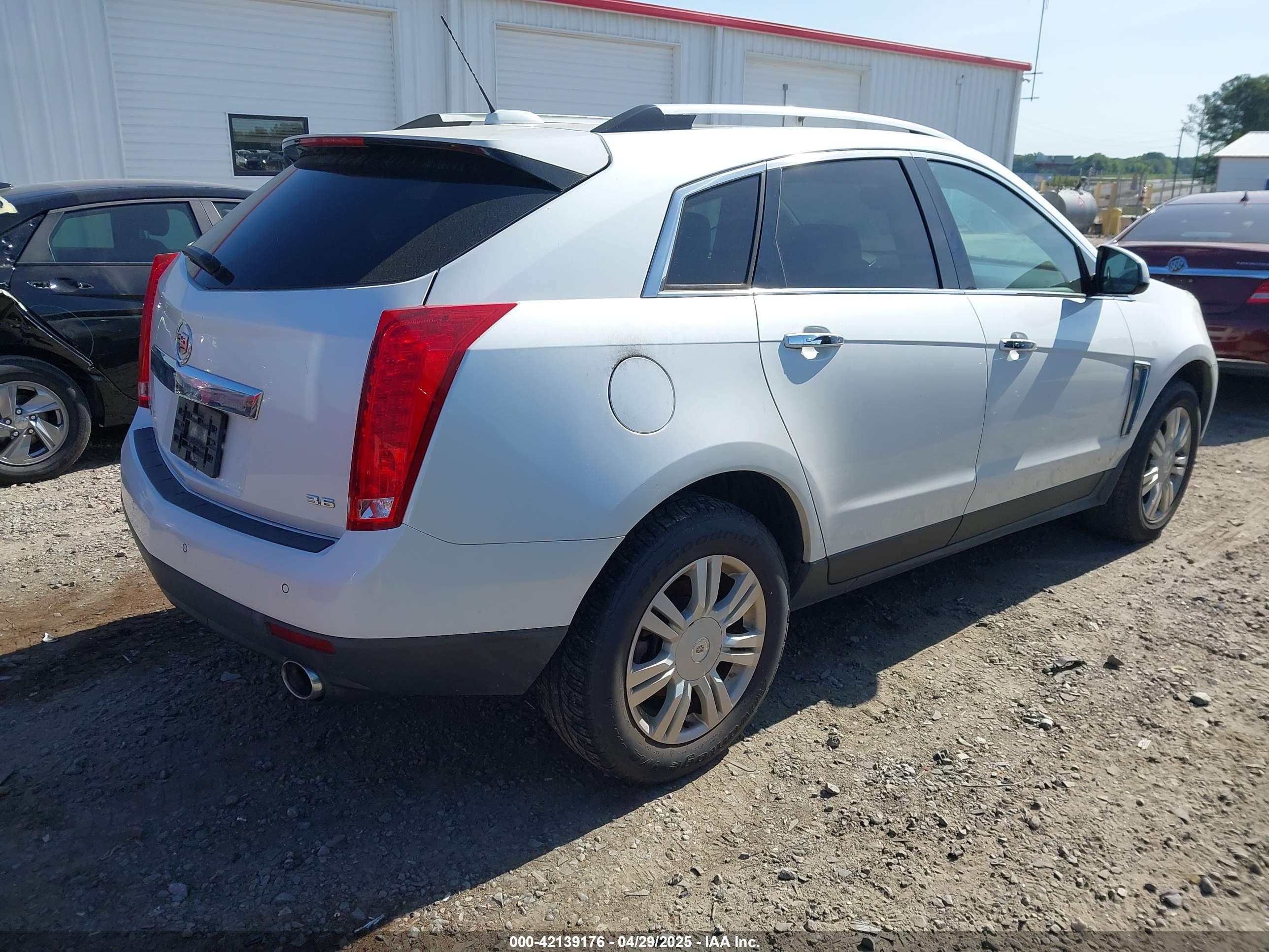 CADILLAC SRX image 4