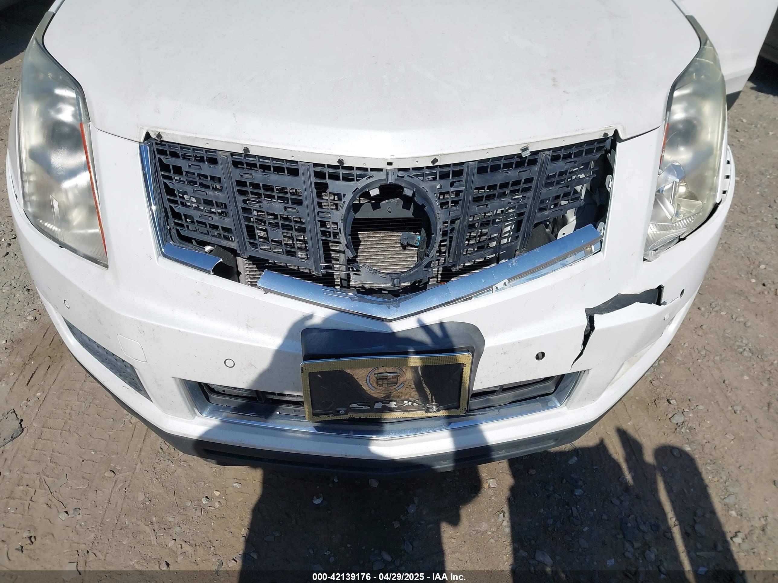 CADILLAC SRX image 6