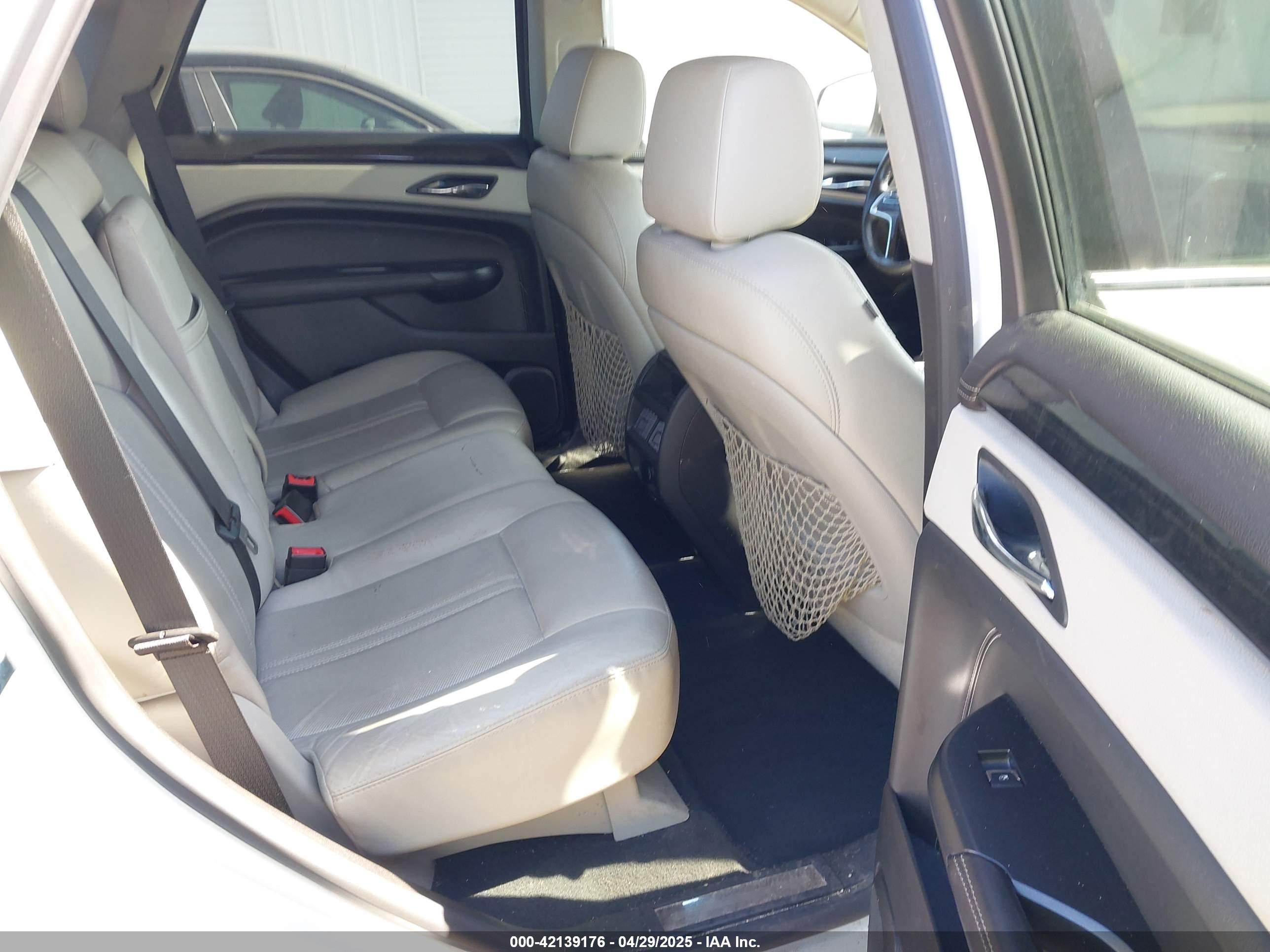 CADILLAC SRX image 8