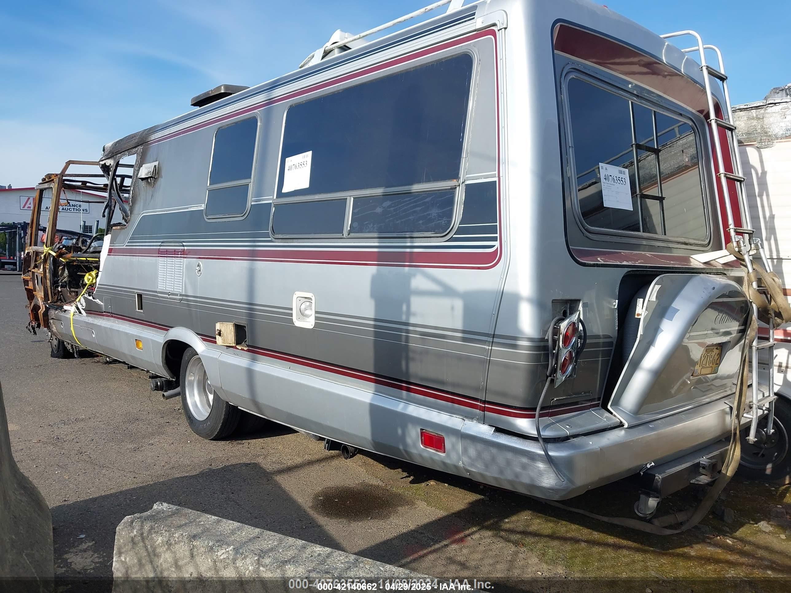 CHEVROLET P30 image 3