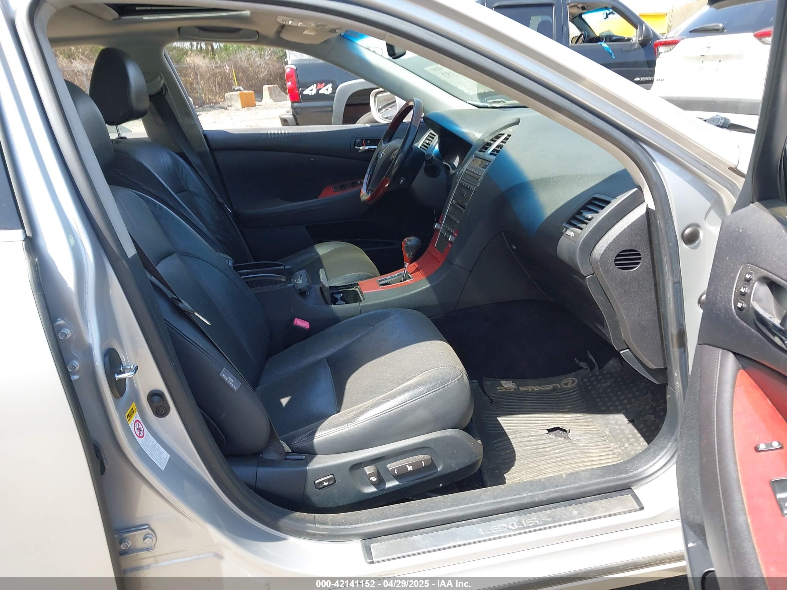 LEXUS ES image 5
