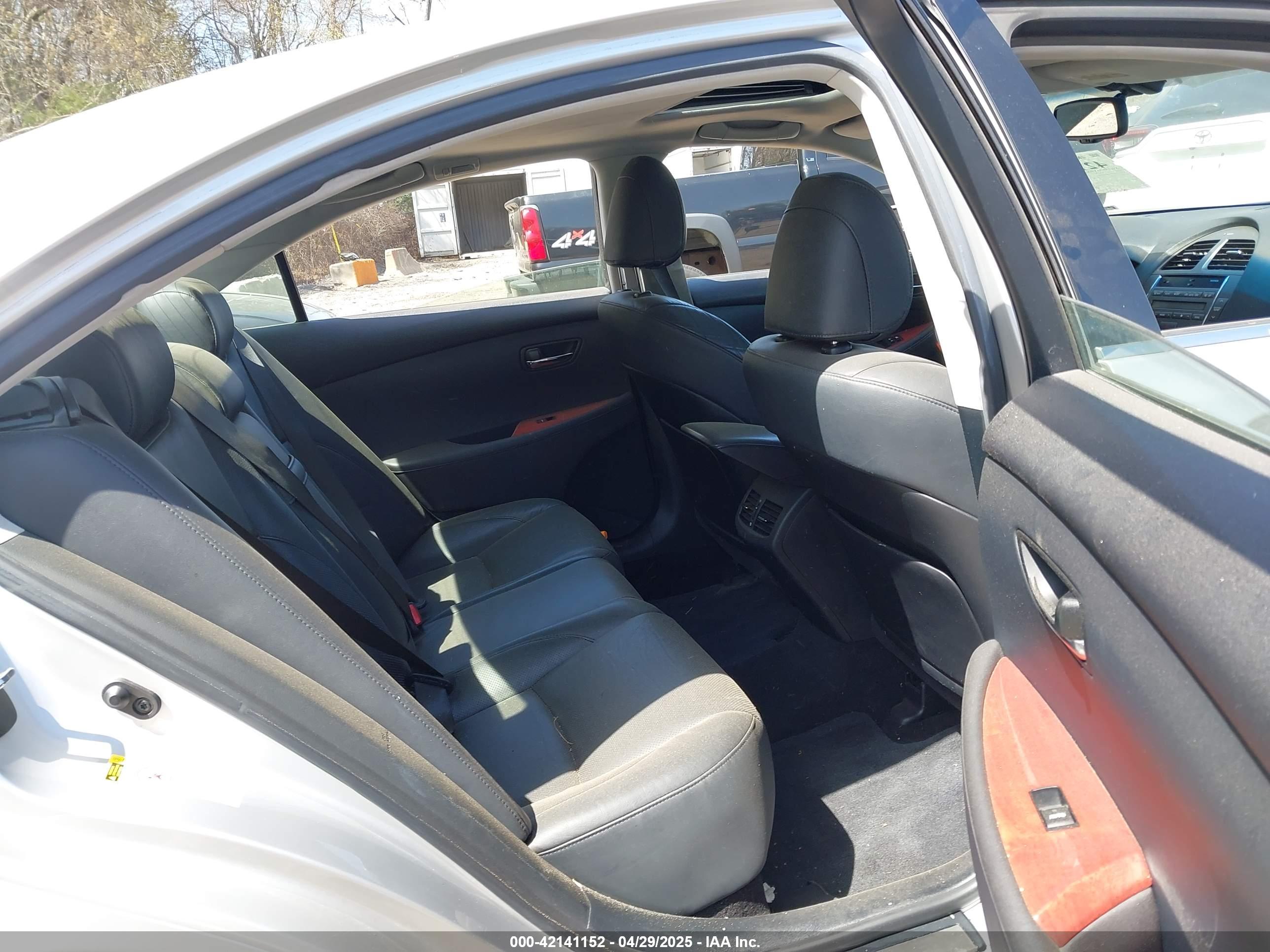 LEXUS ES image 8