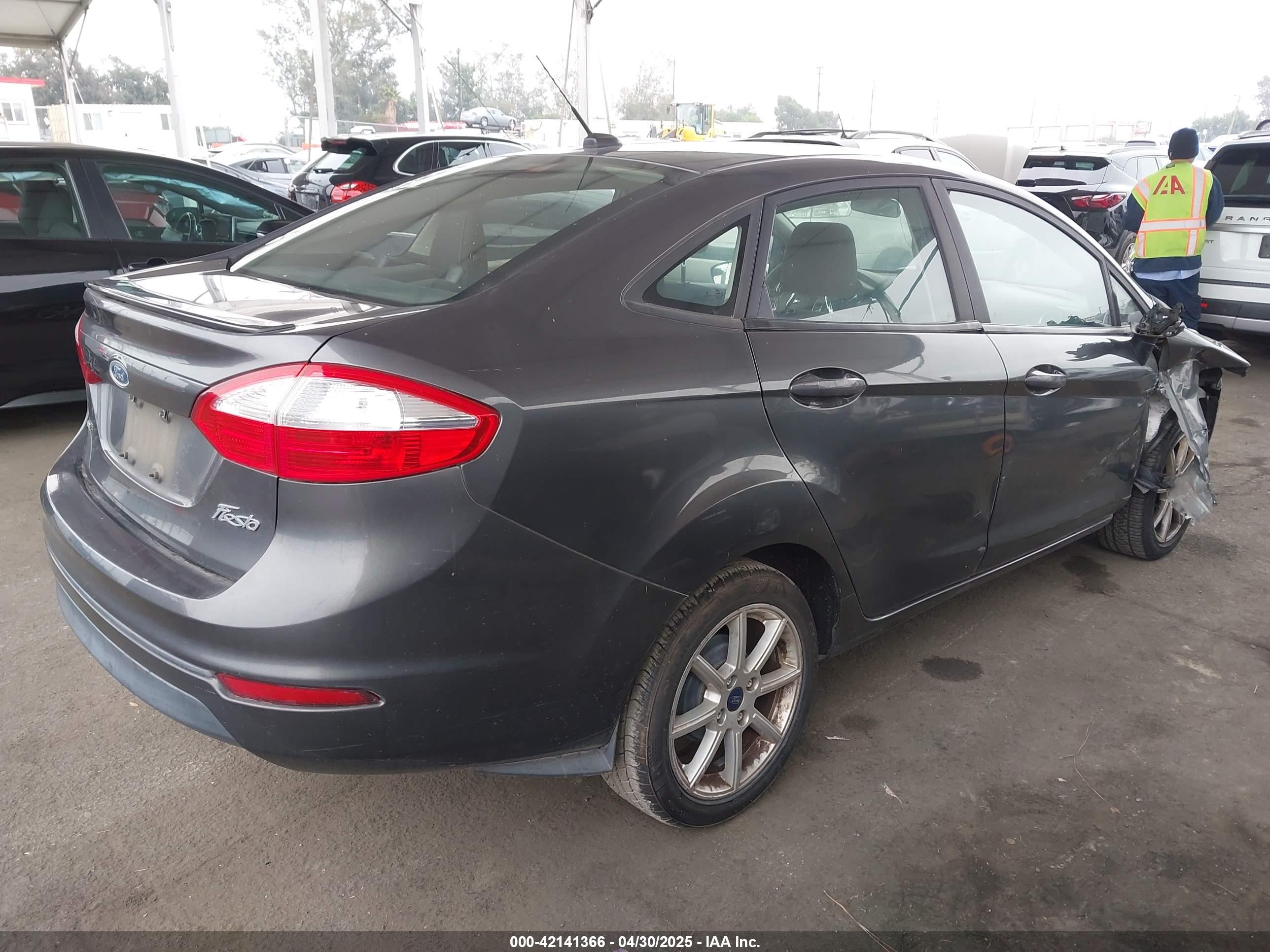 FORD FIESTA image 4