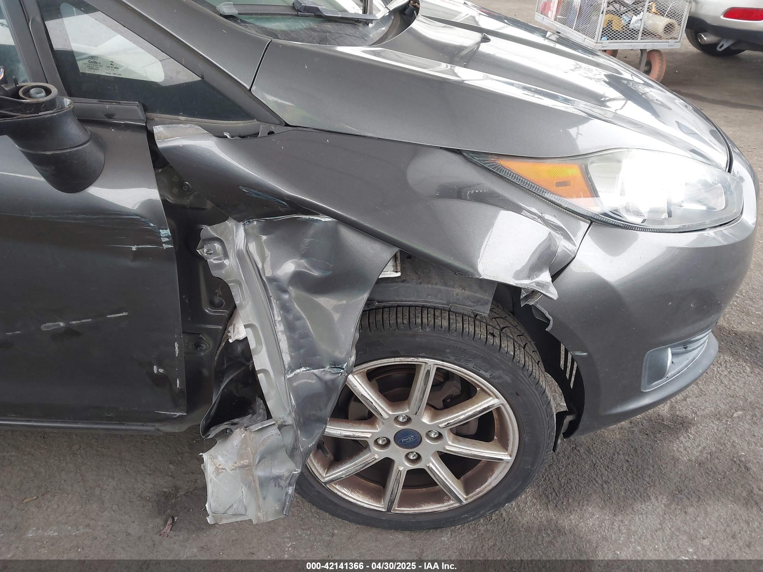 FORD FIESTA image 6