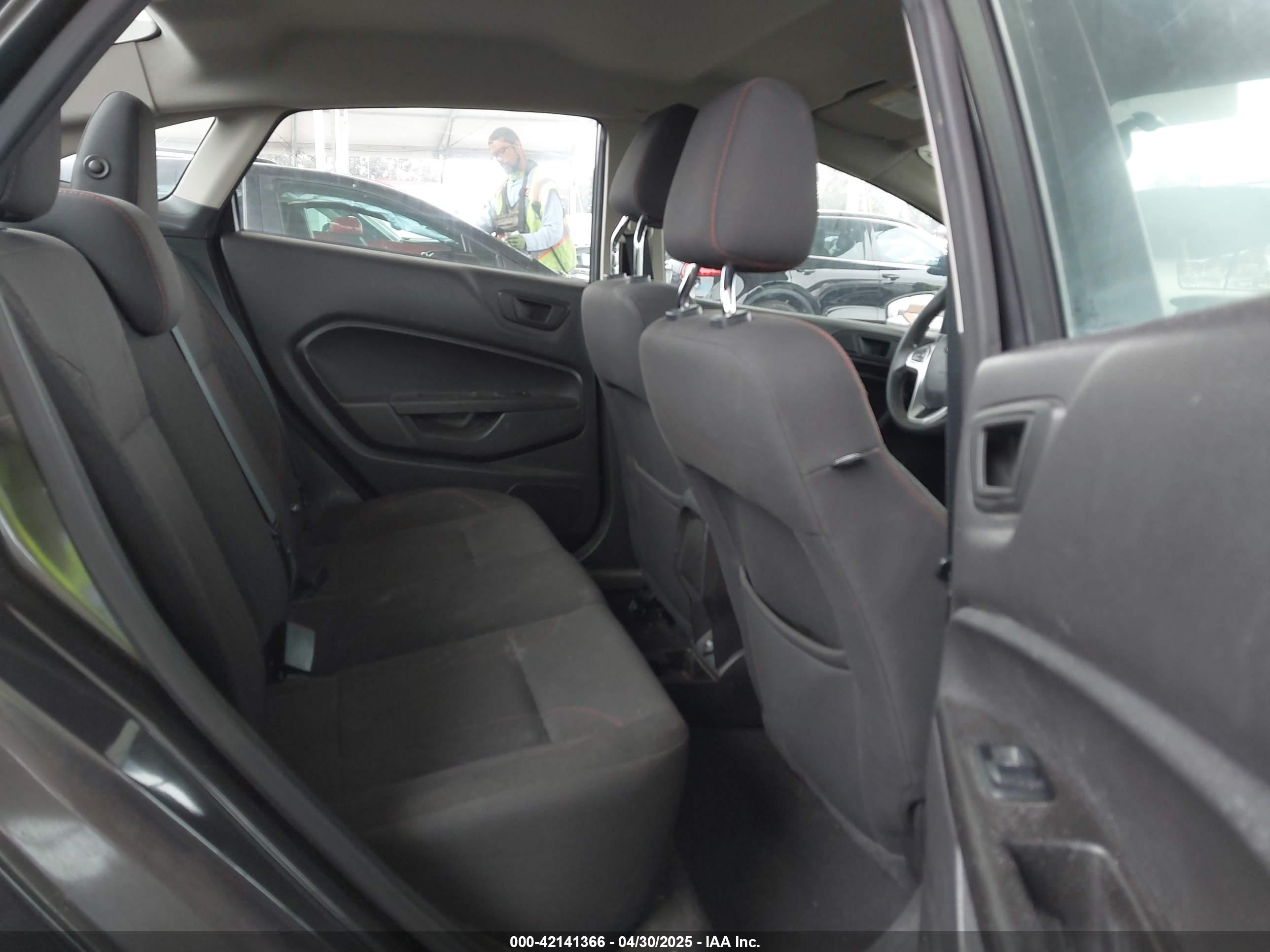 FORD FIESTA image 8
