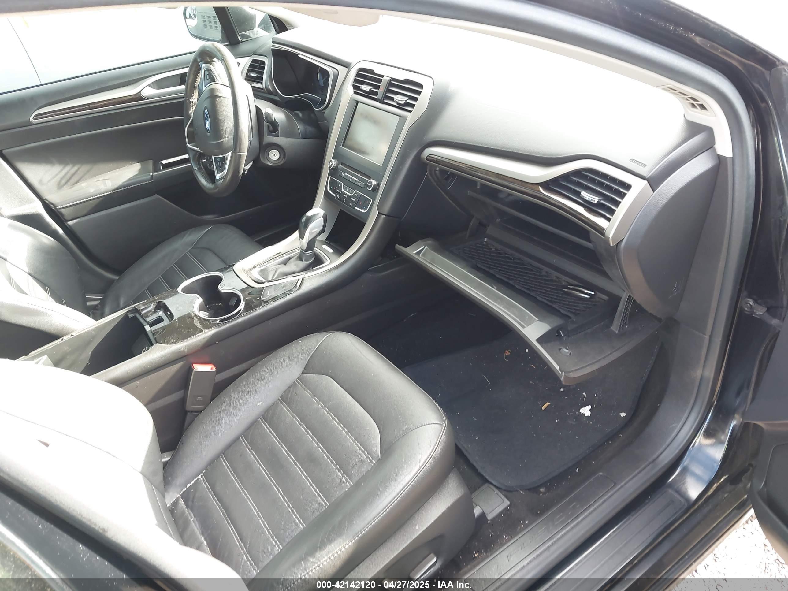 FORD FUSION image 5