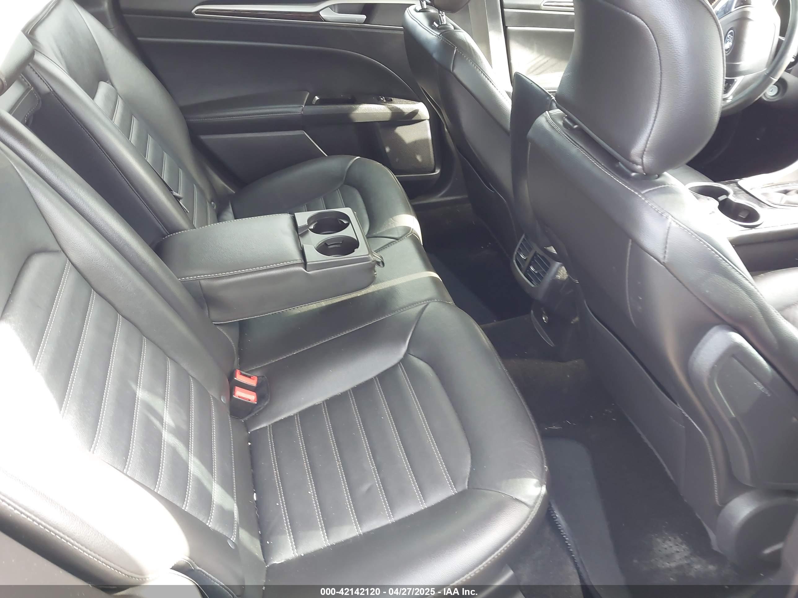 FORD FUSION image 8