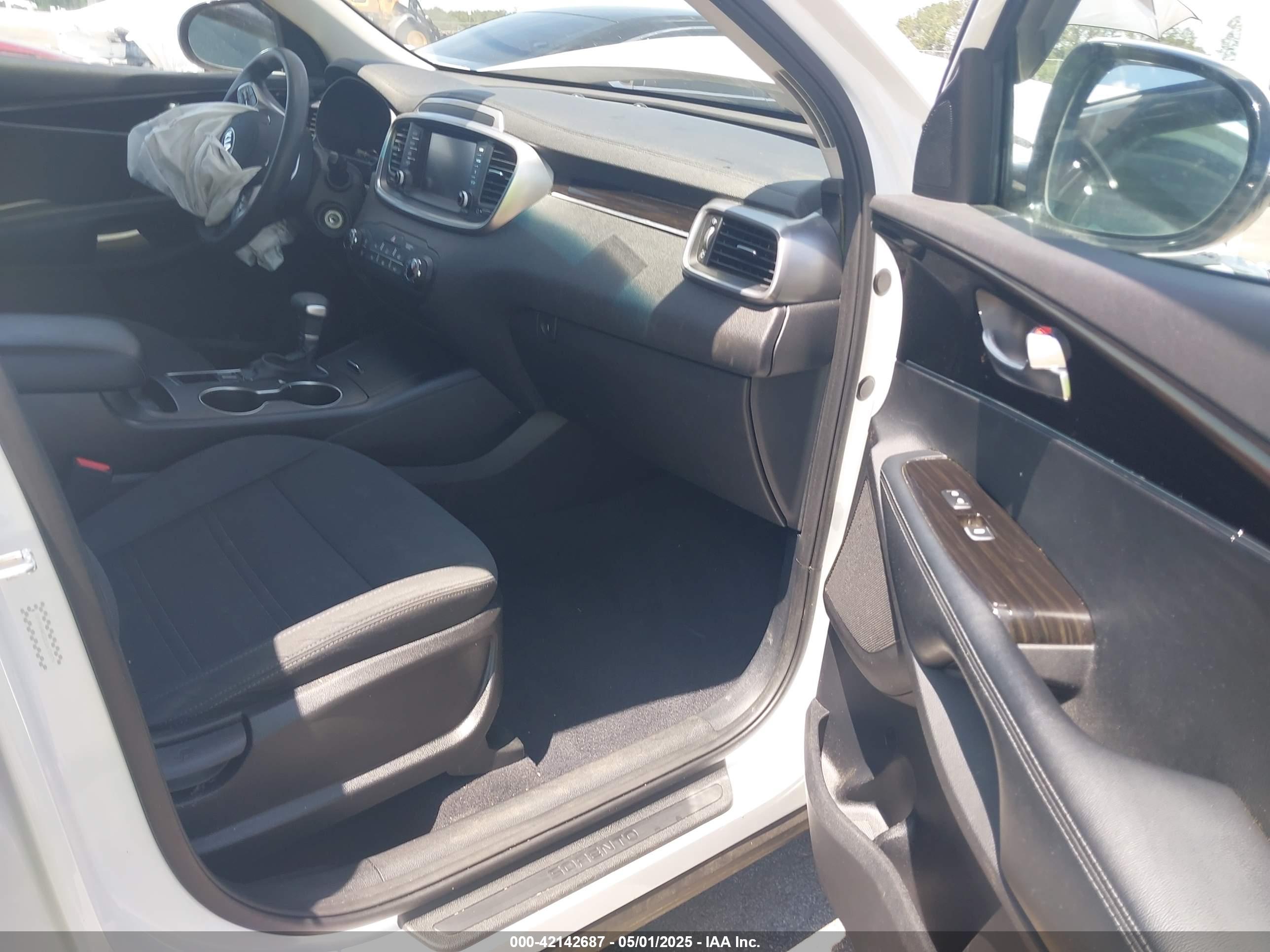 KIA SORENTO image 5