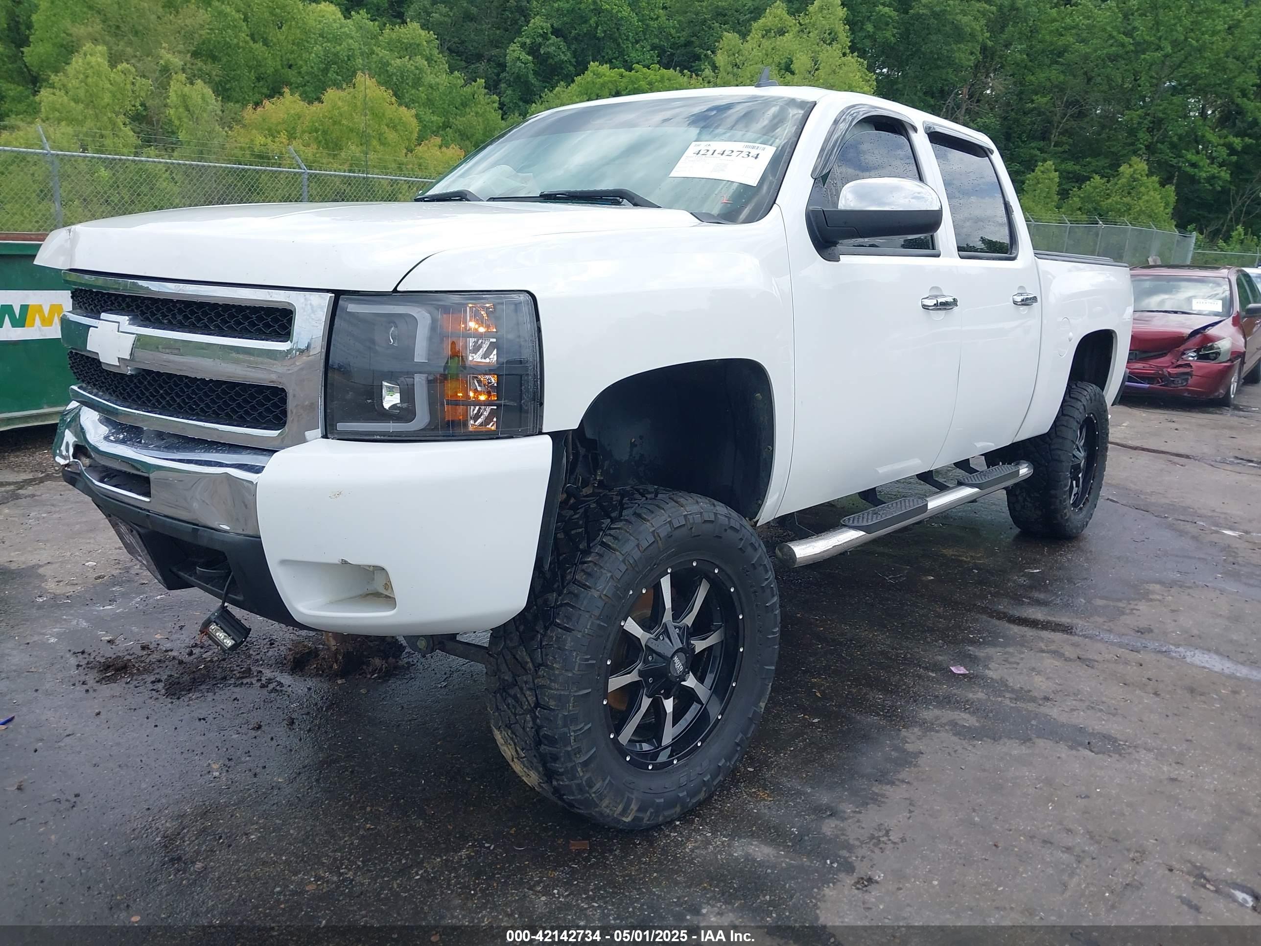 CHEVROLET SILVERADO image 2