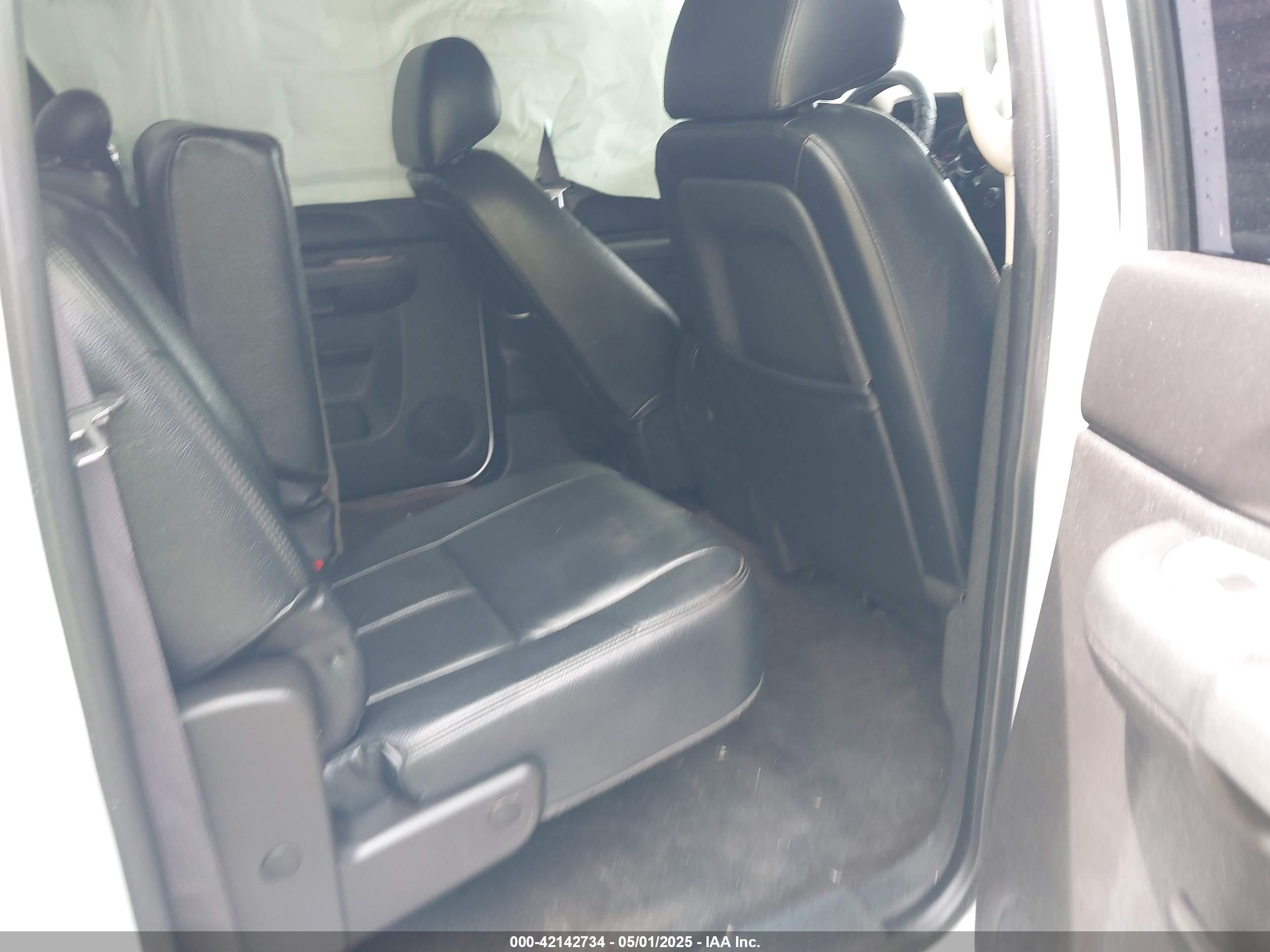 CHEVROLET SILVERADO image 8