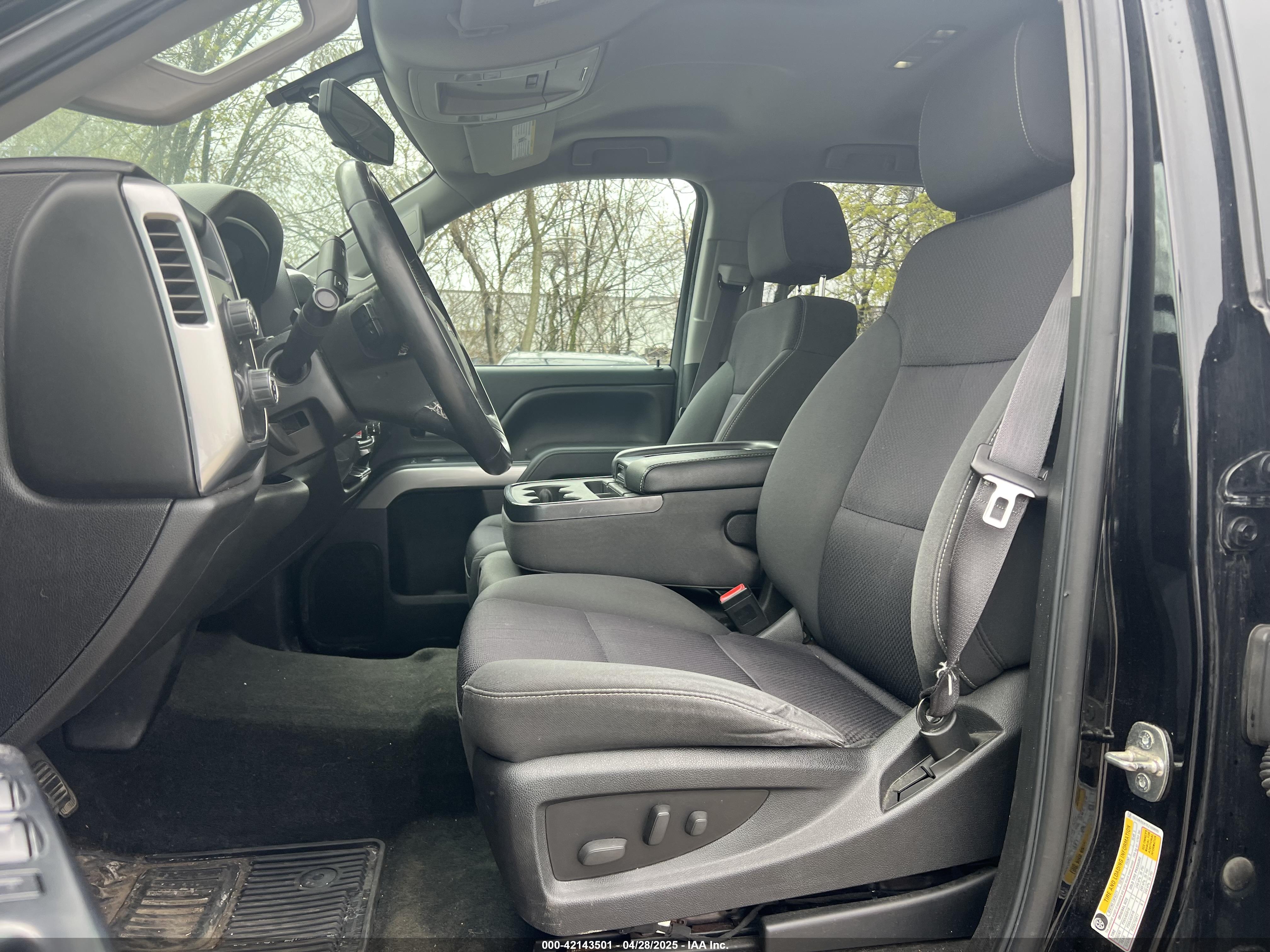 CHEVROLET SILVERADO image 5