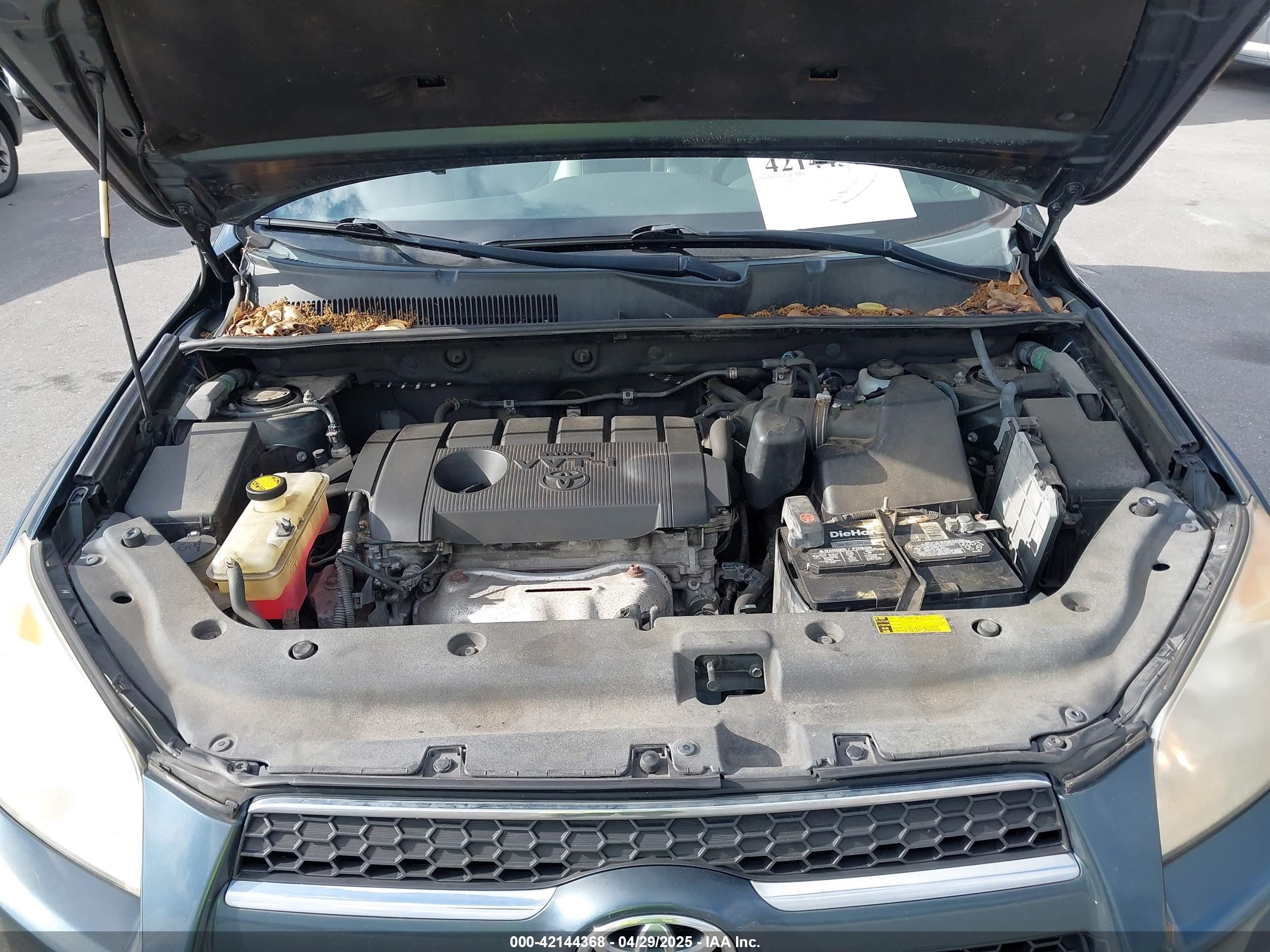 TOYOTA RAV4 image 10