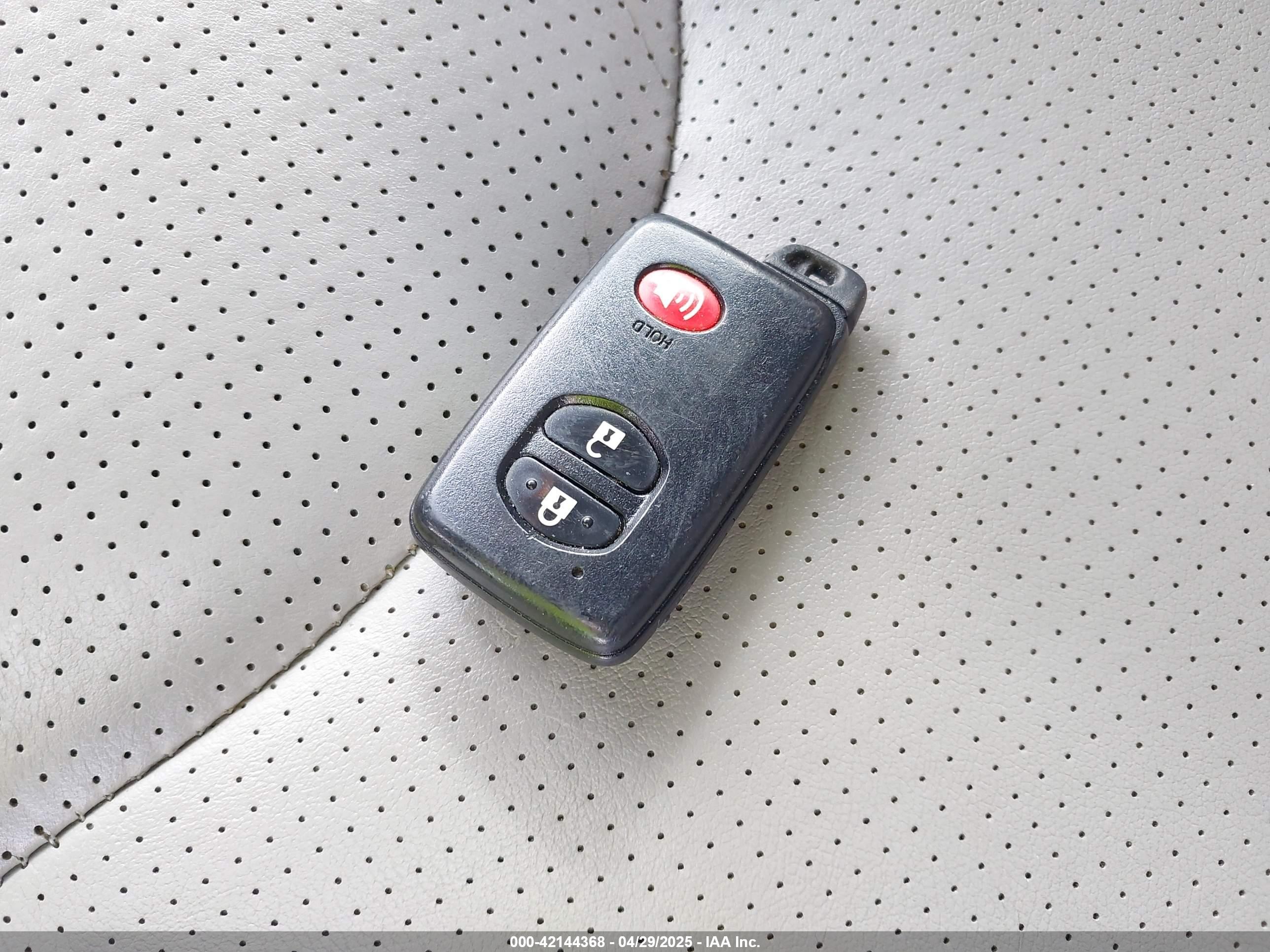 TOYOTA RAV4 image 11