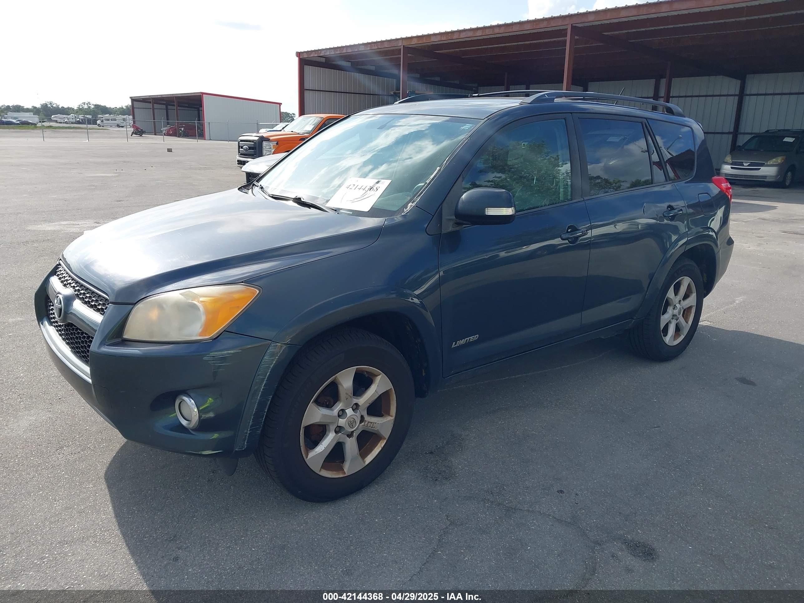 TOYOTA RAV4 image 2