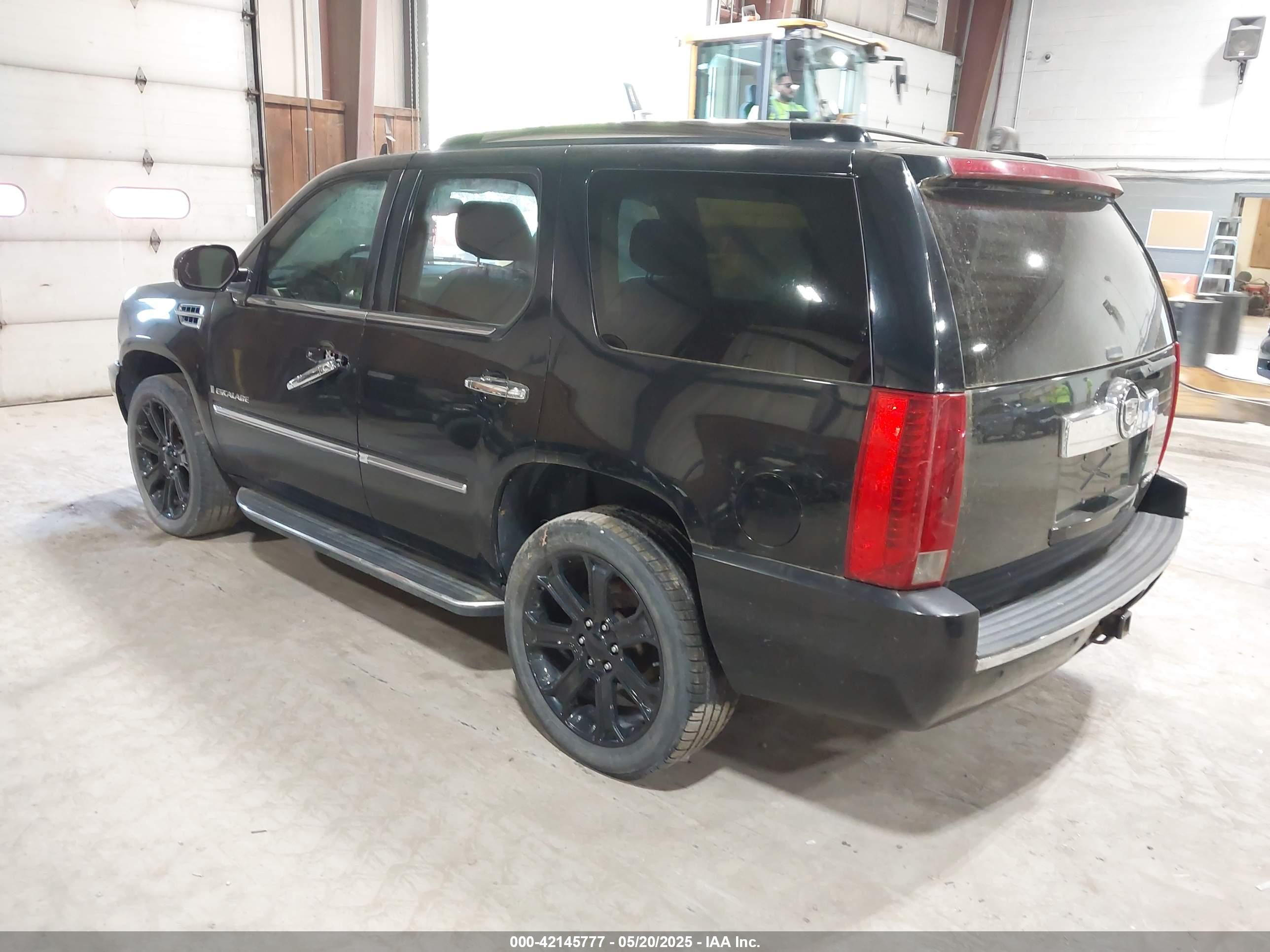 CADILLAC ESCALADE image 3