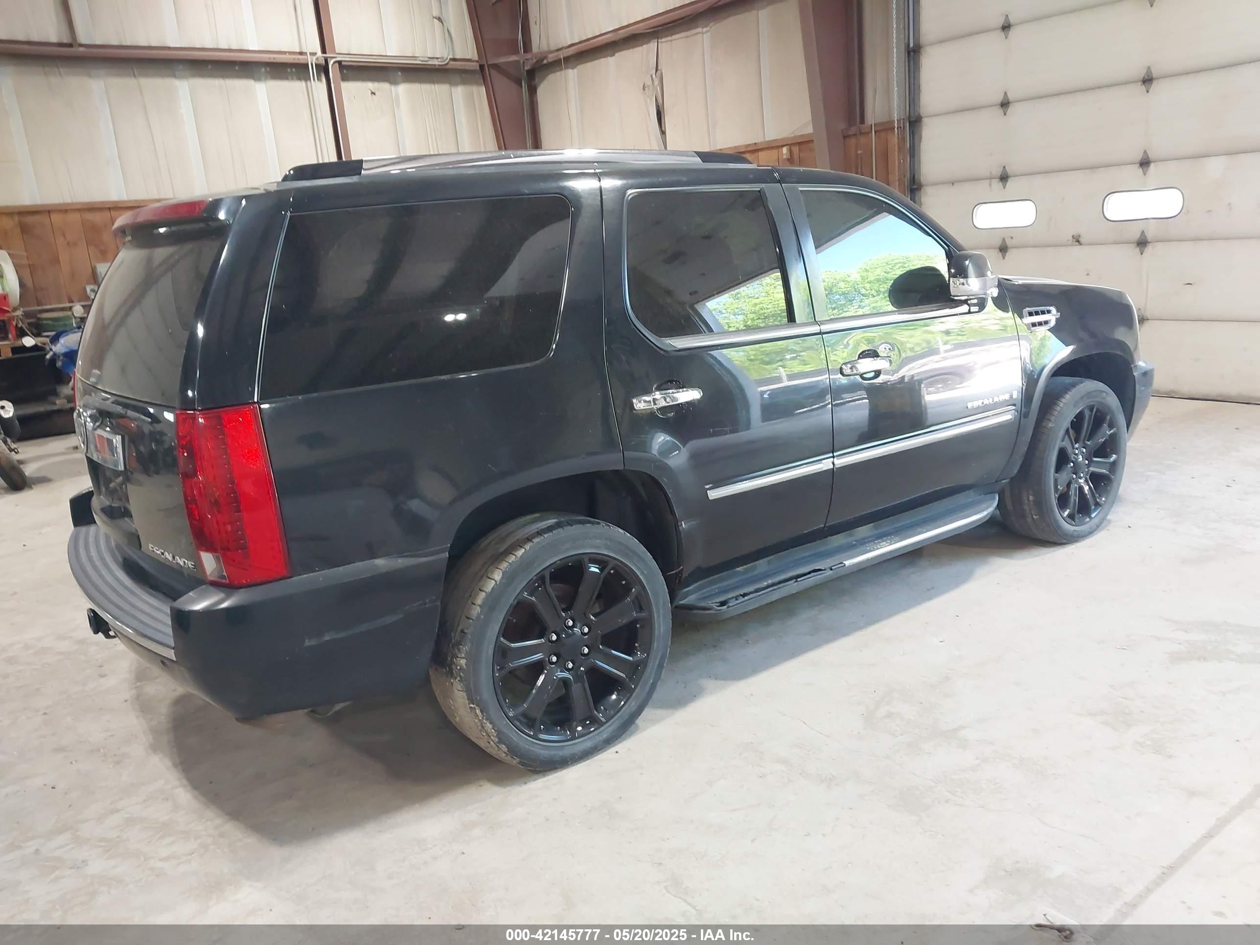 CADILLAC ESCALADE image 4