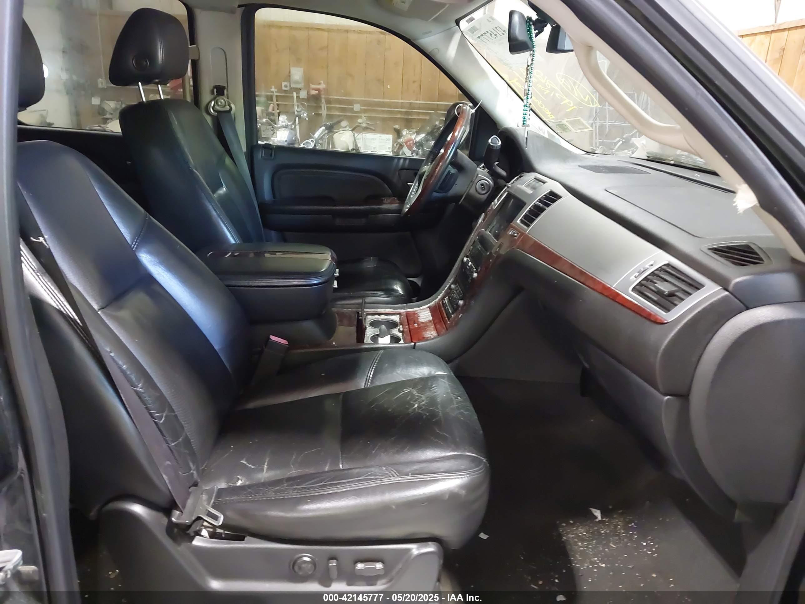 CADILLAC ESCALADE image 5