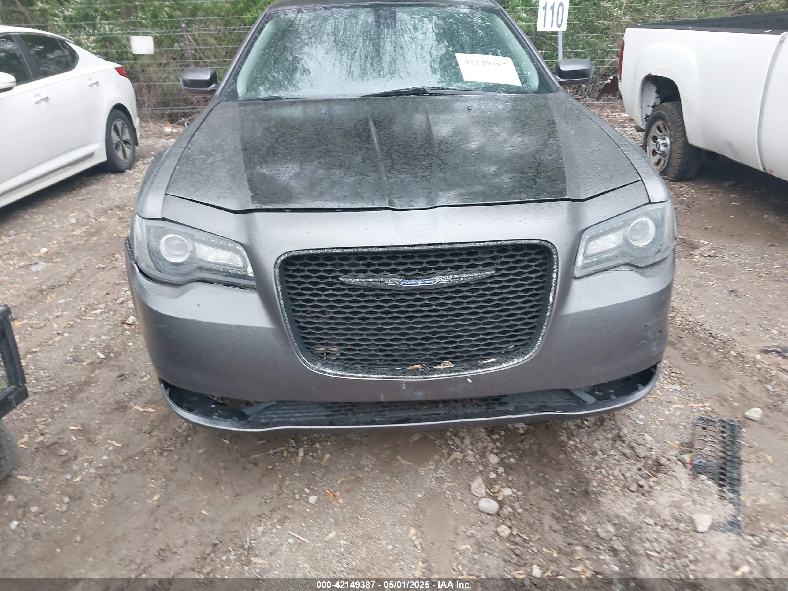 CHRYSLER 300 image 6