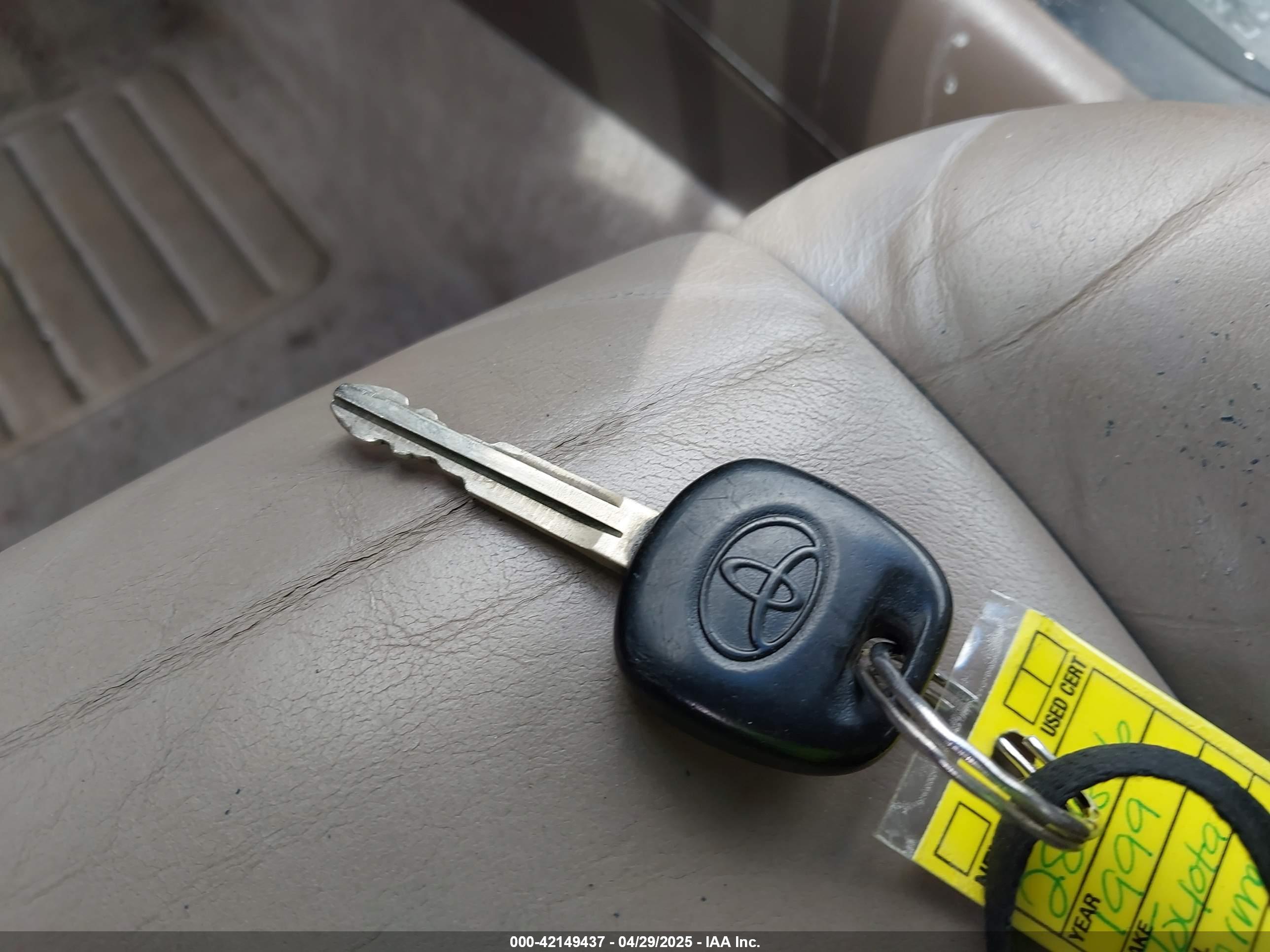 TOYOTA CAMRY image 11