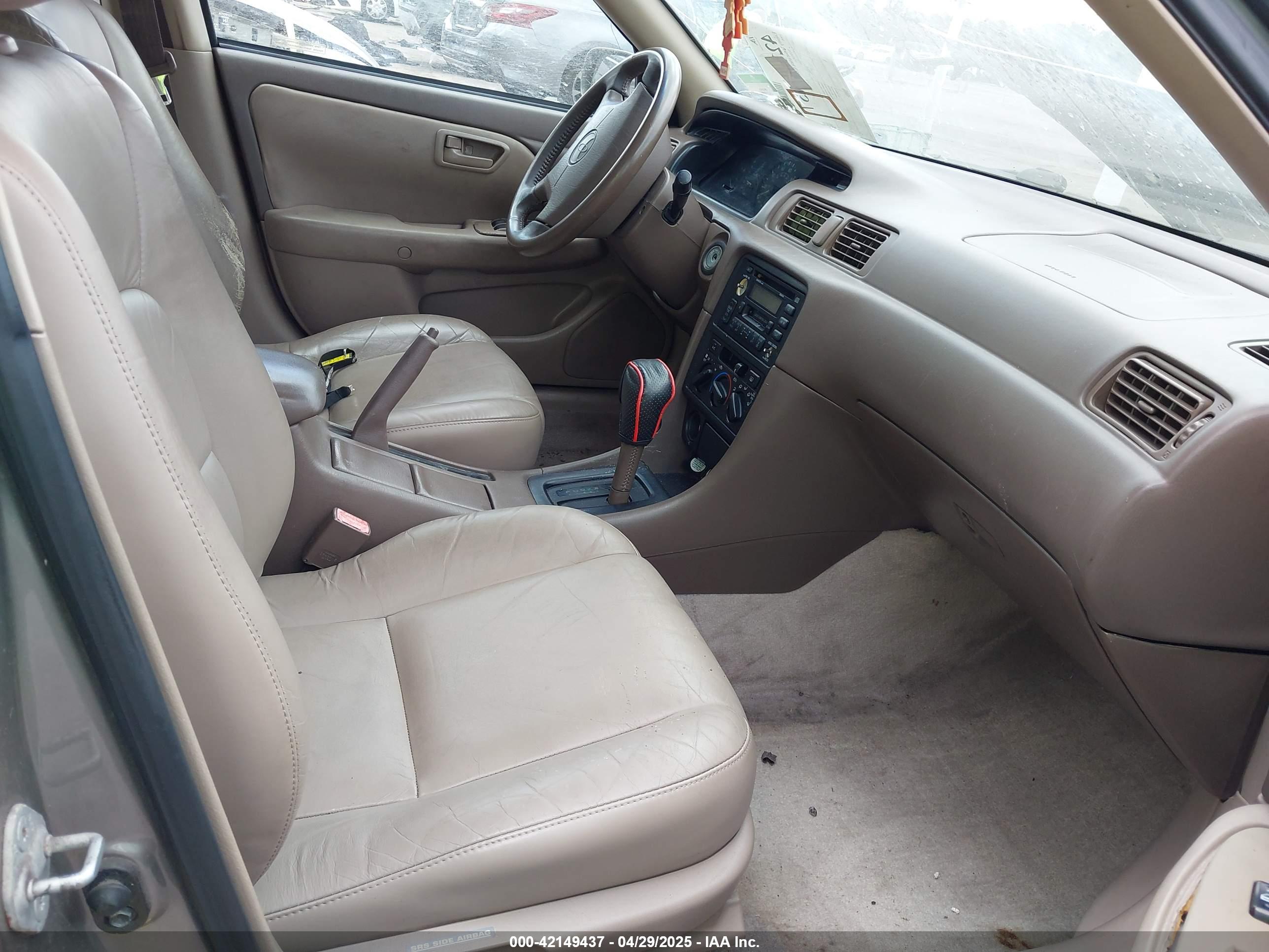 TOYOTA CAMRY image 5