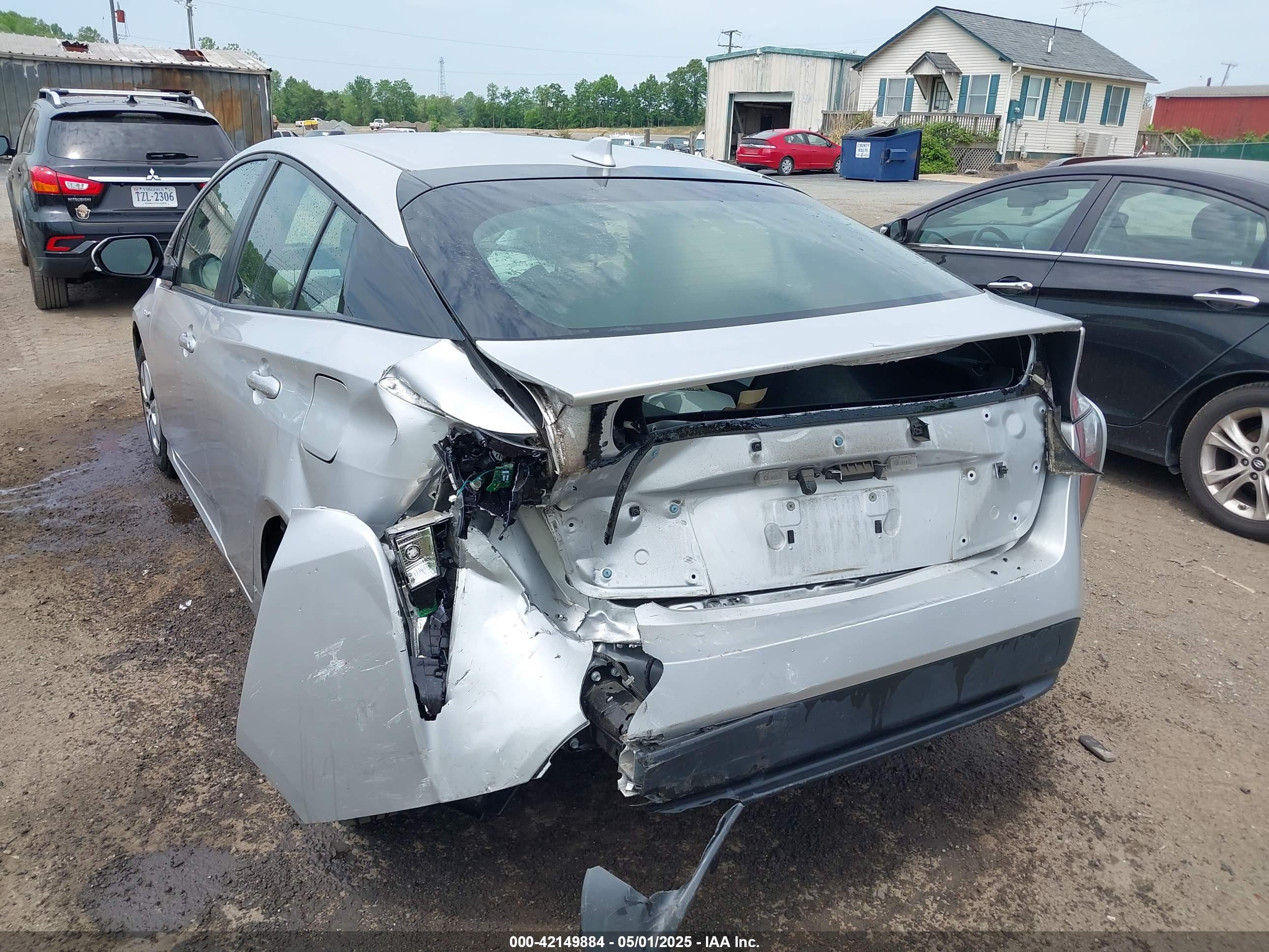 TOYOTA PRIUS image 6