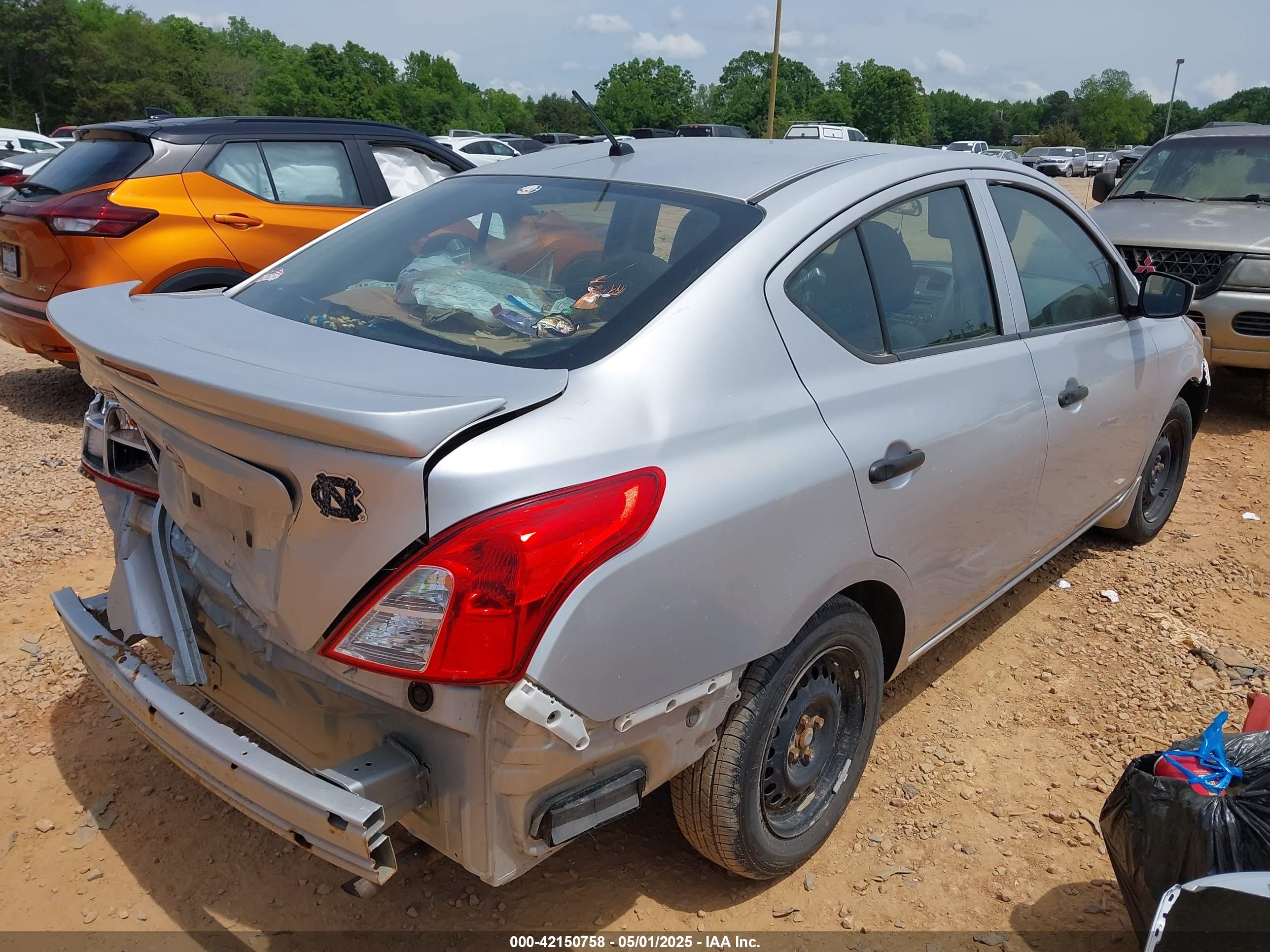 NISSAN VERSA image 4