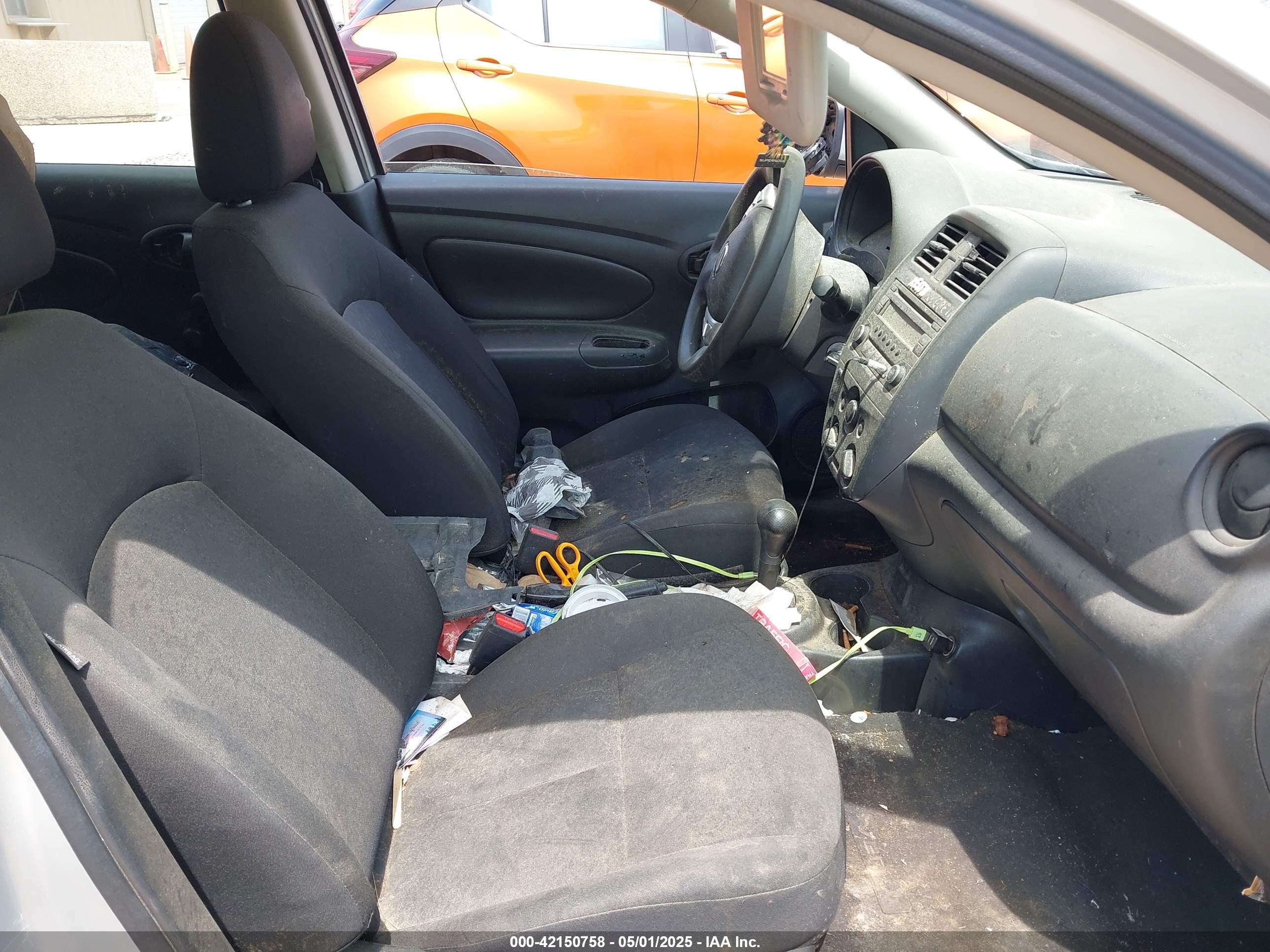 NISSAN VERSA image 5