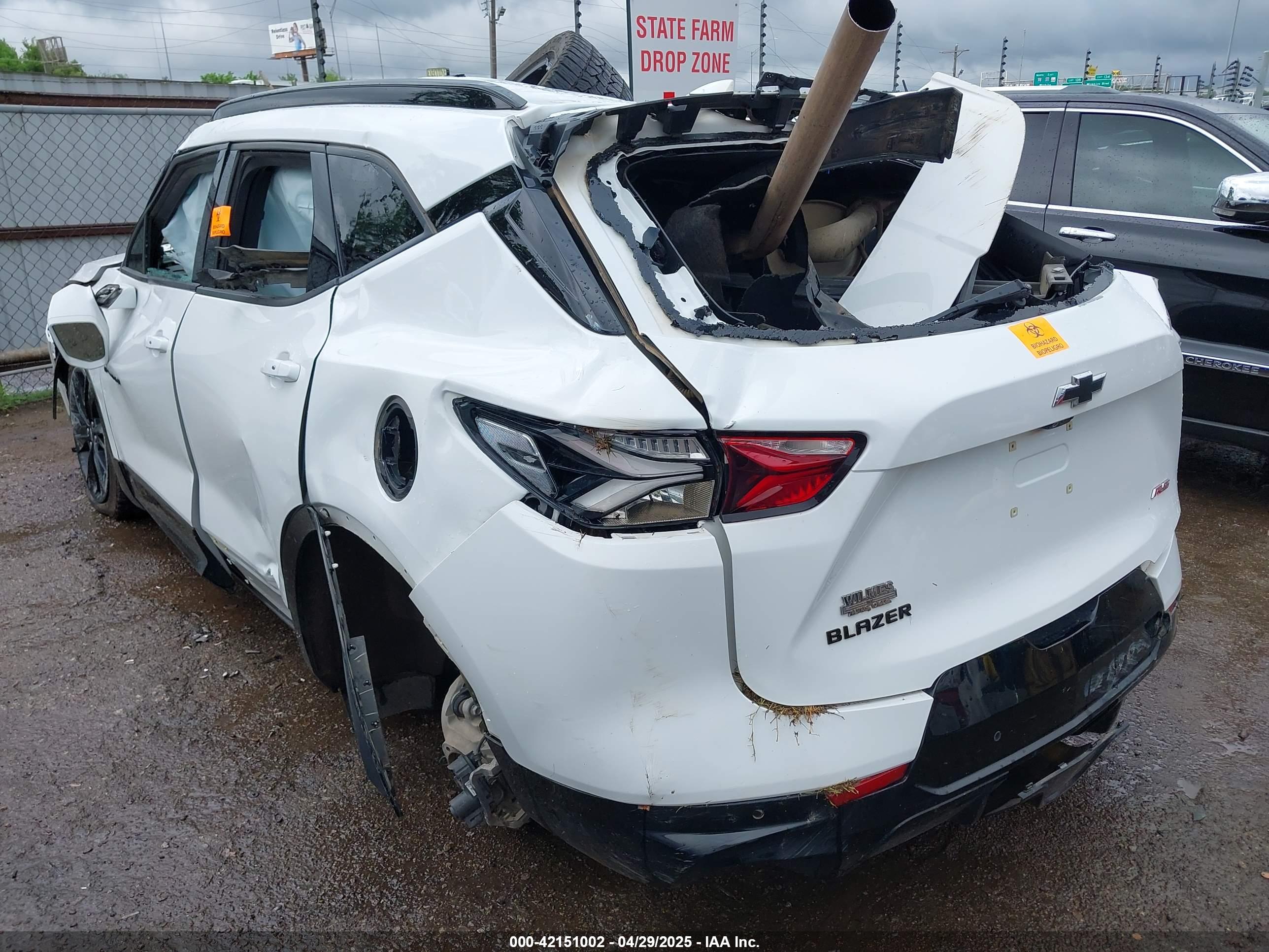 CHEVROLET BLAZER image 3