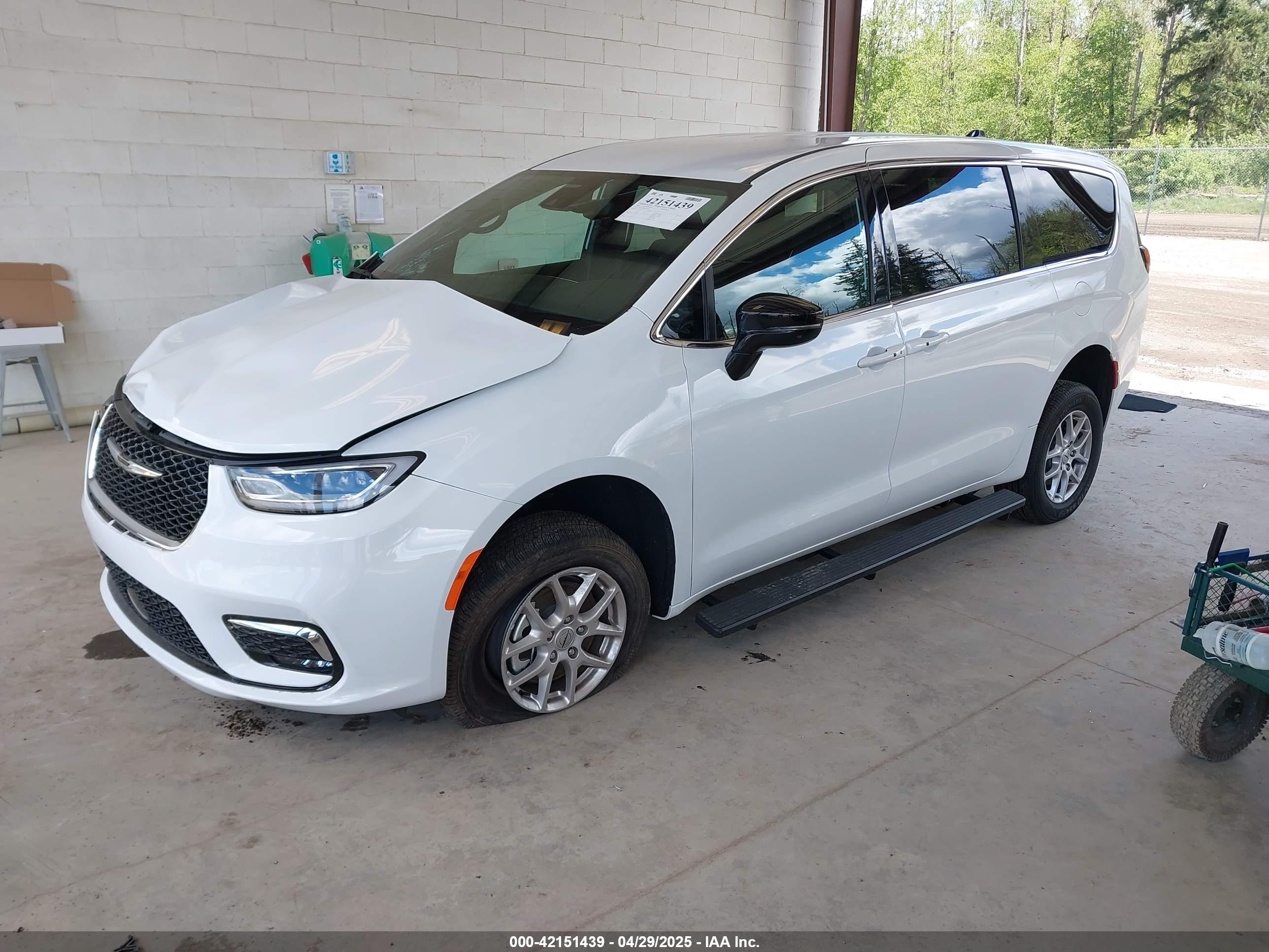 CHRYSLER PACIFICA image 2