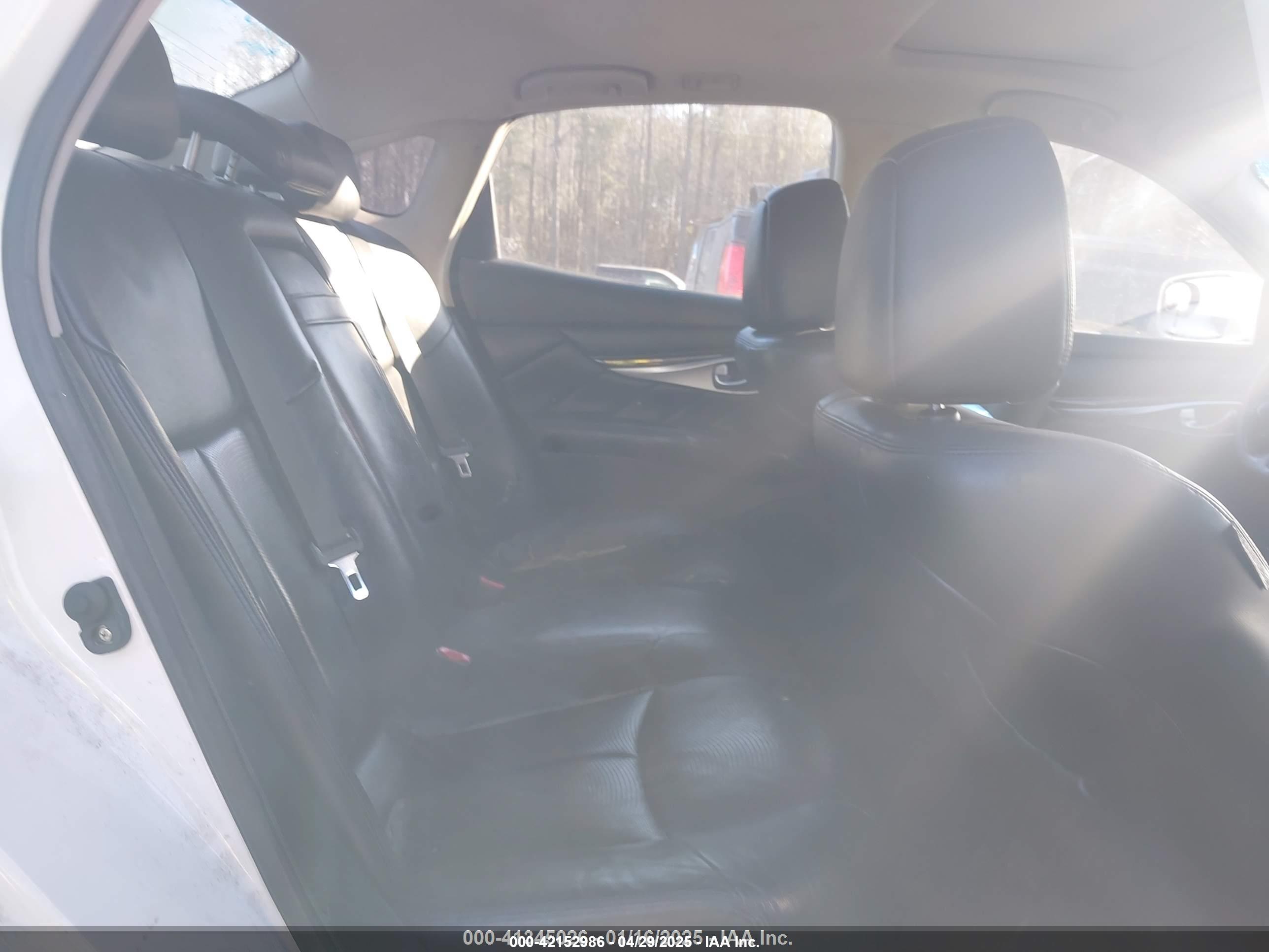 INFINITI M37 image 8