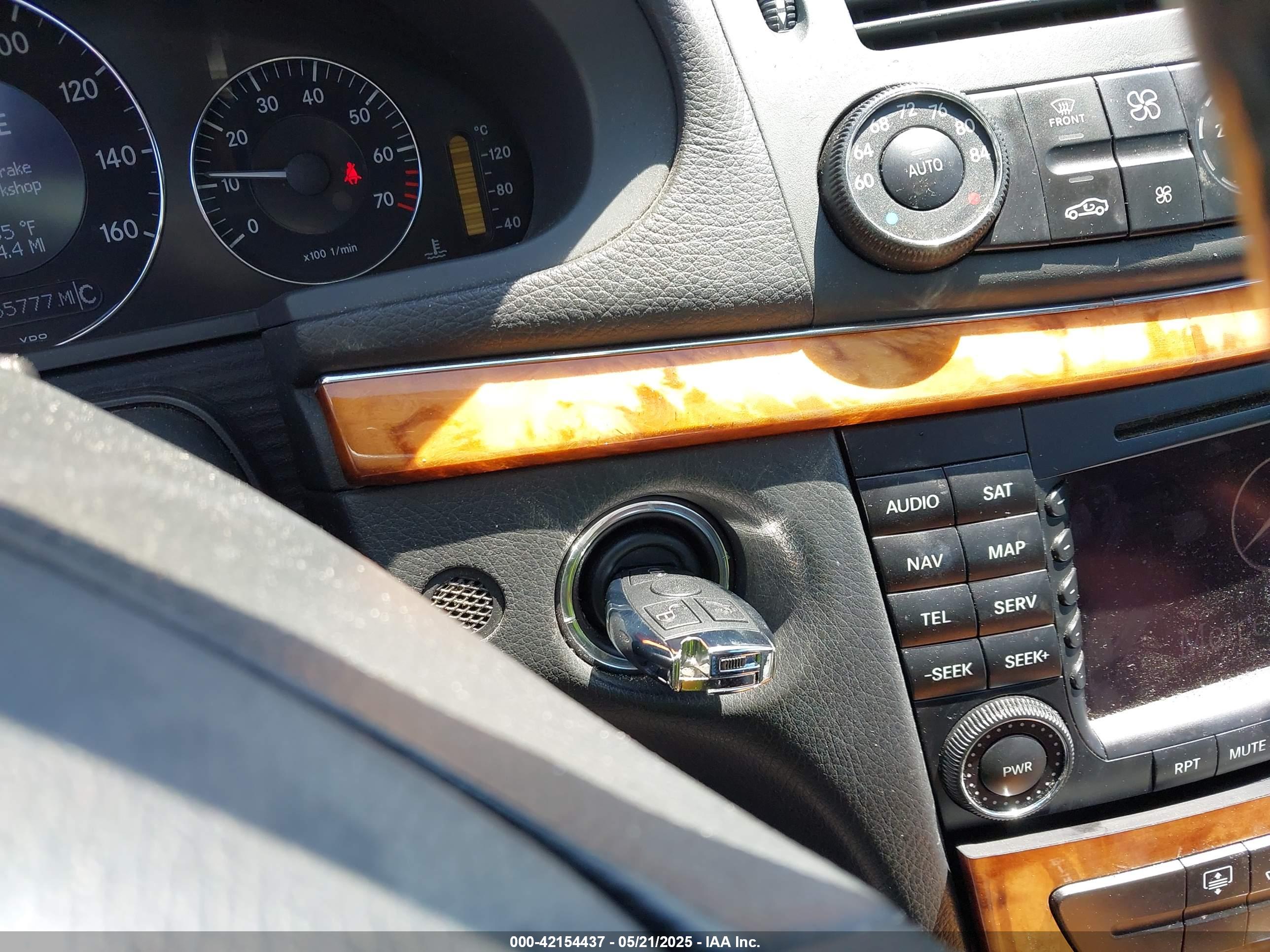 MERCEDES-BENZ E image 11