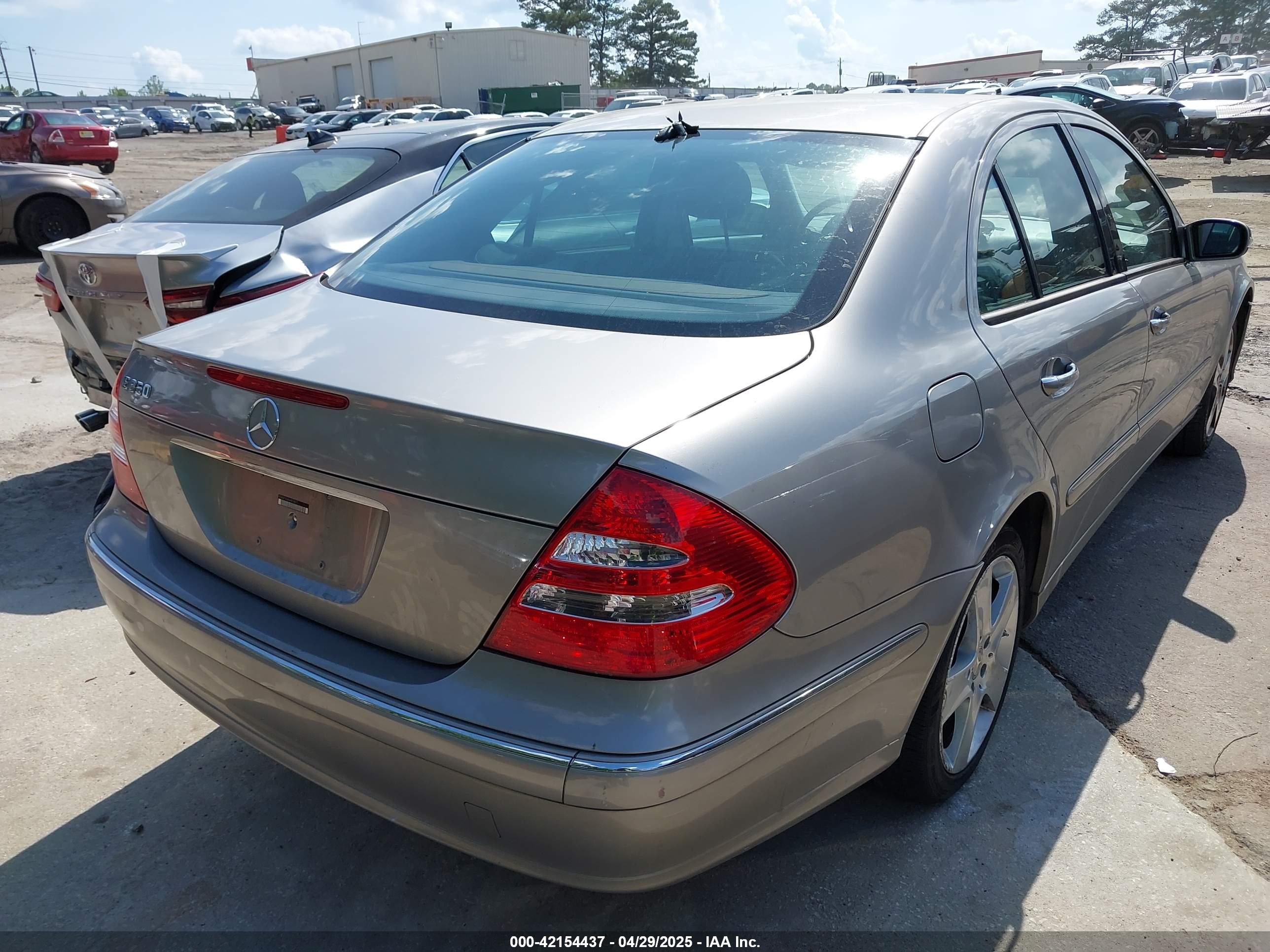 MERCEDES-BENZ E image 4