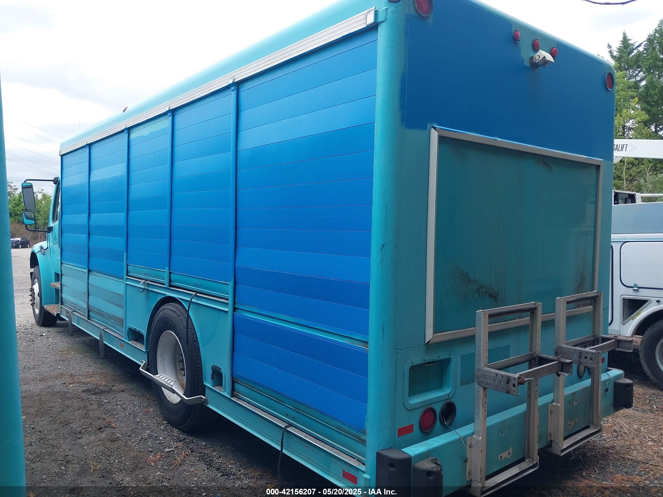 FREIGHTLINER M2 image 3