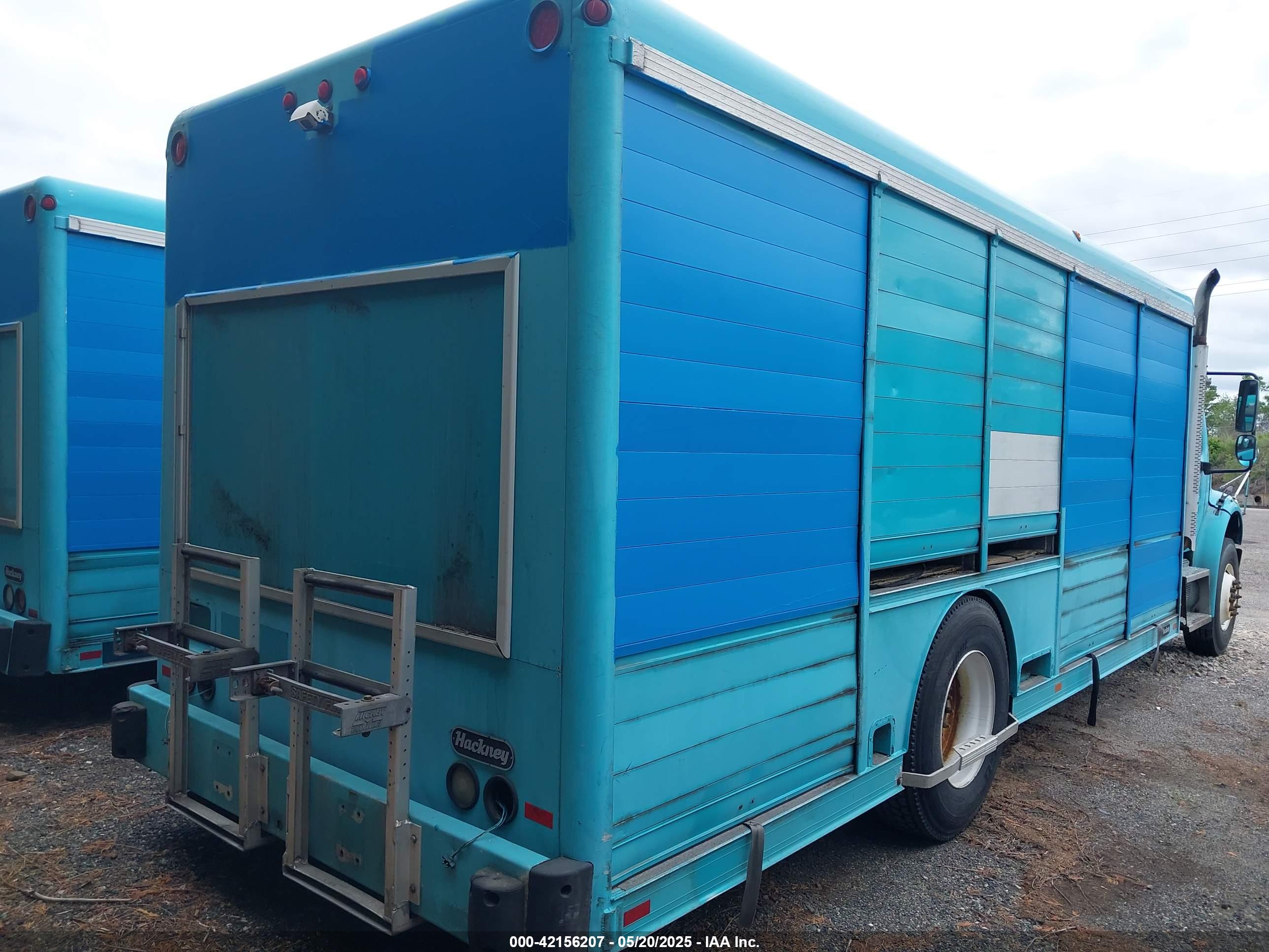 FREIGHTLINER M2 image 4