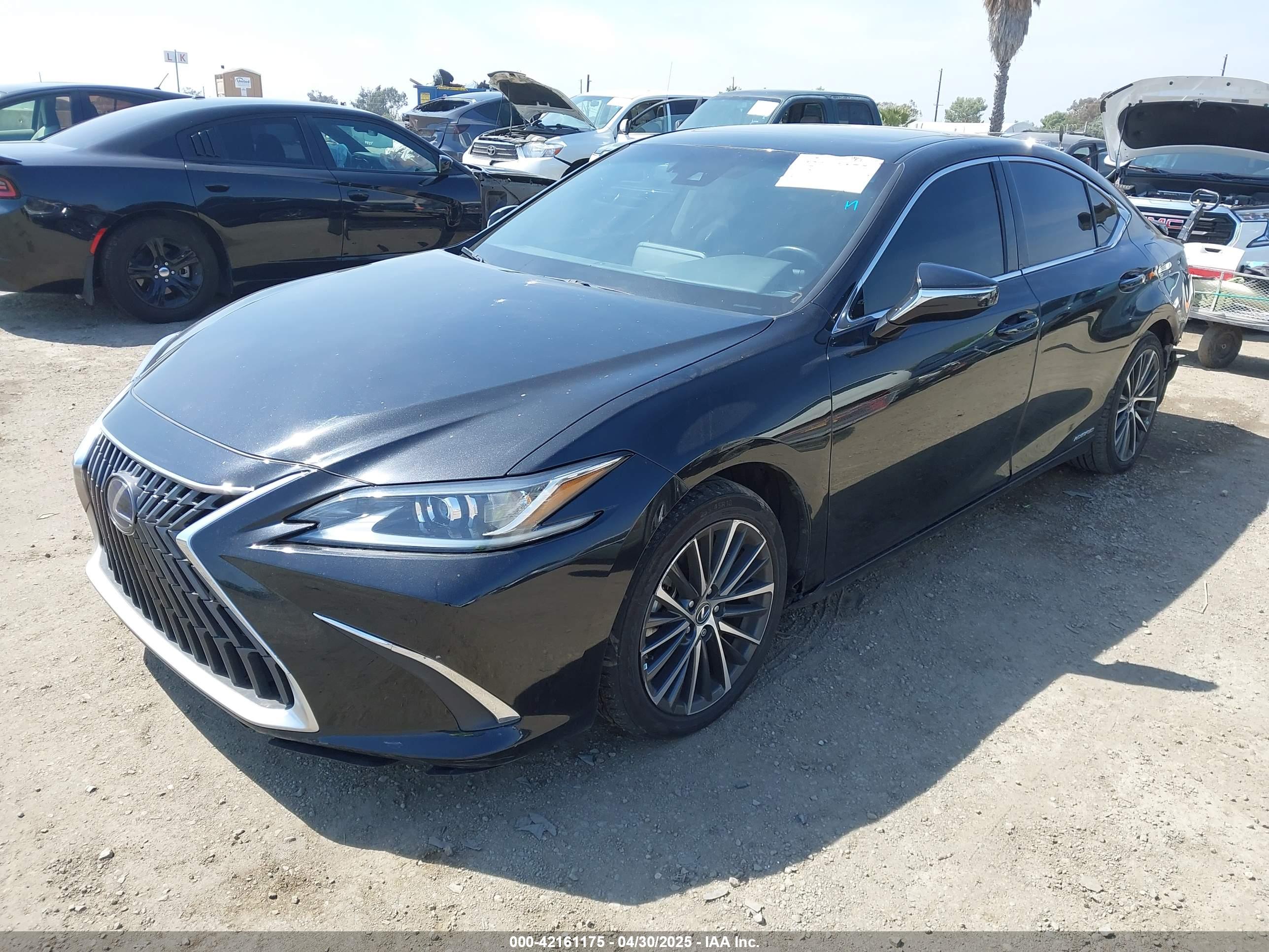 LEXUS ES image 2