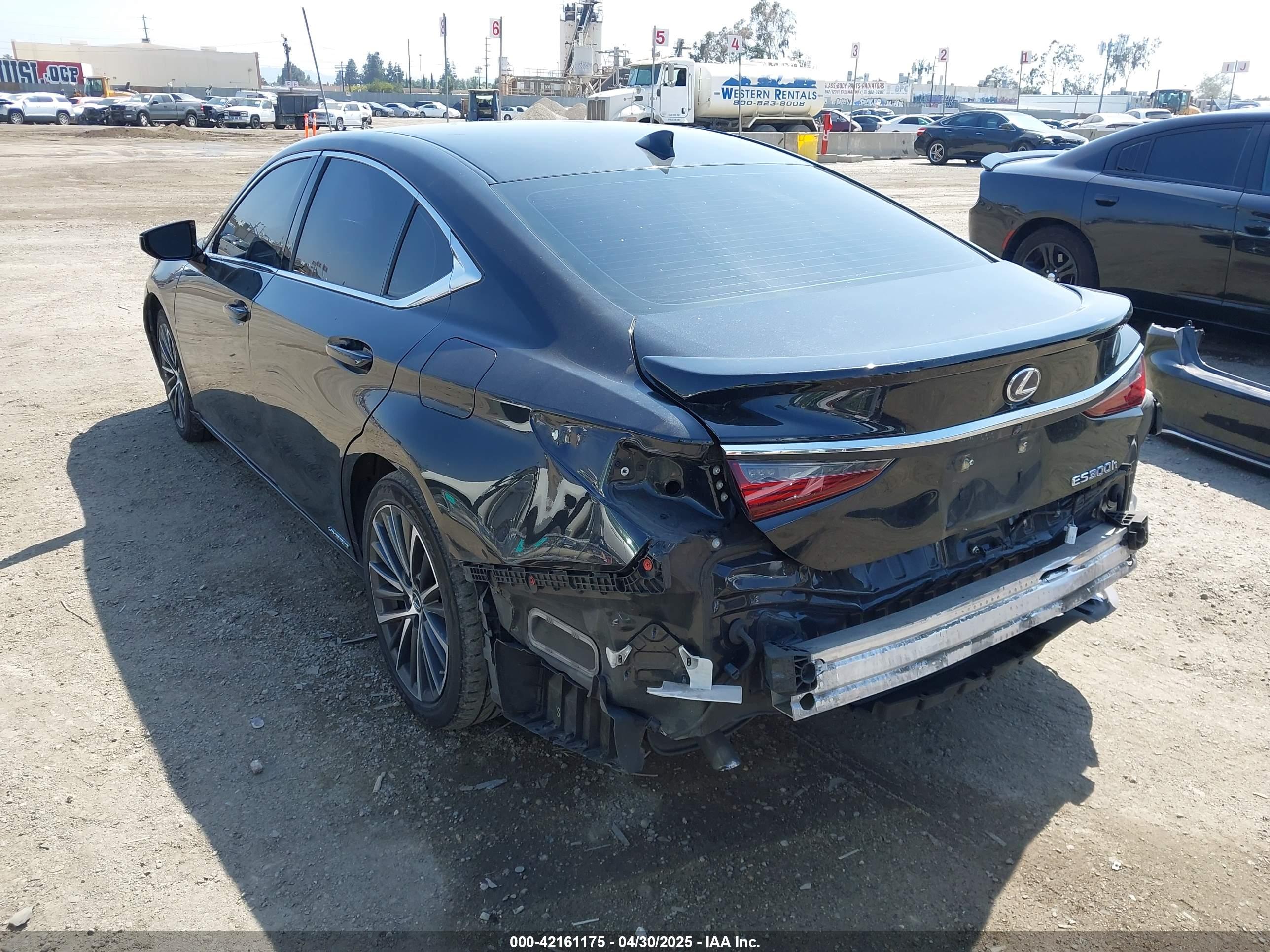 LEXUS ES image 3