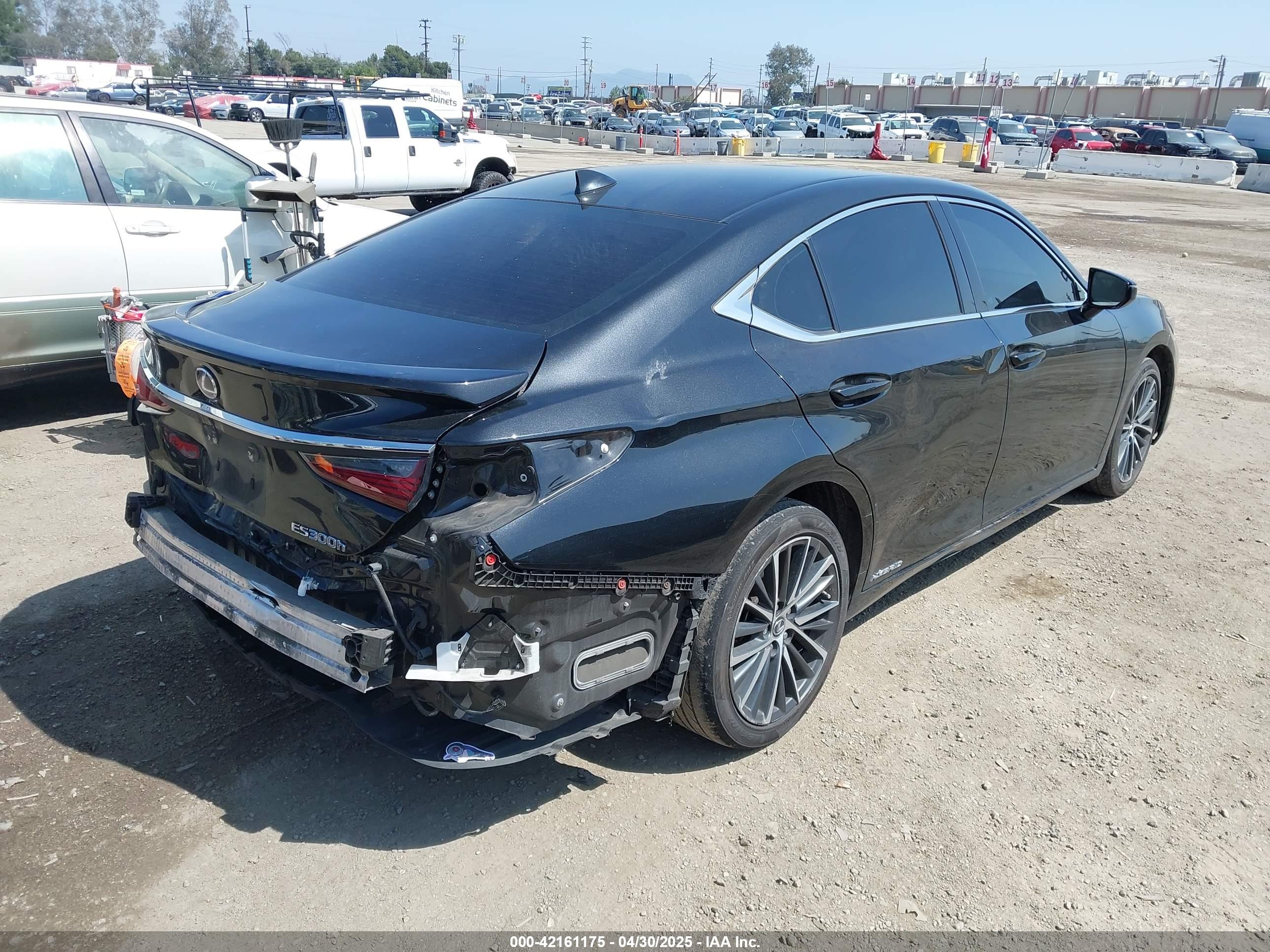 LEXUS ES image 4